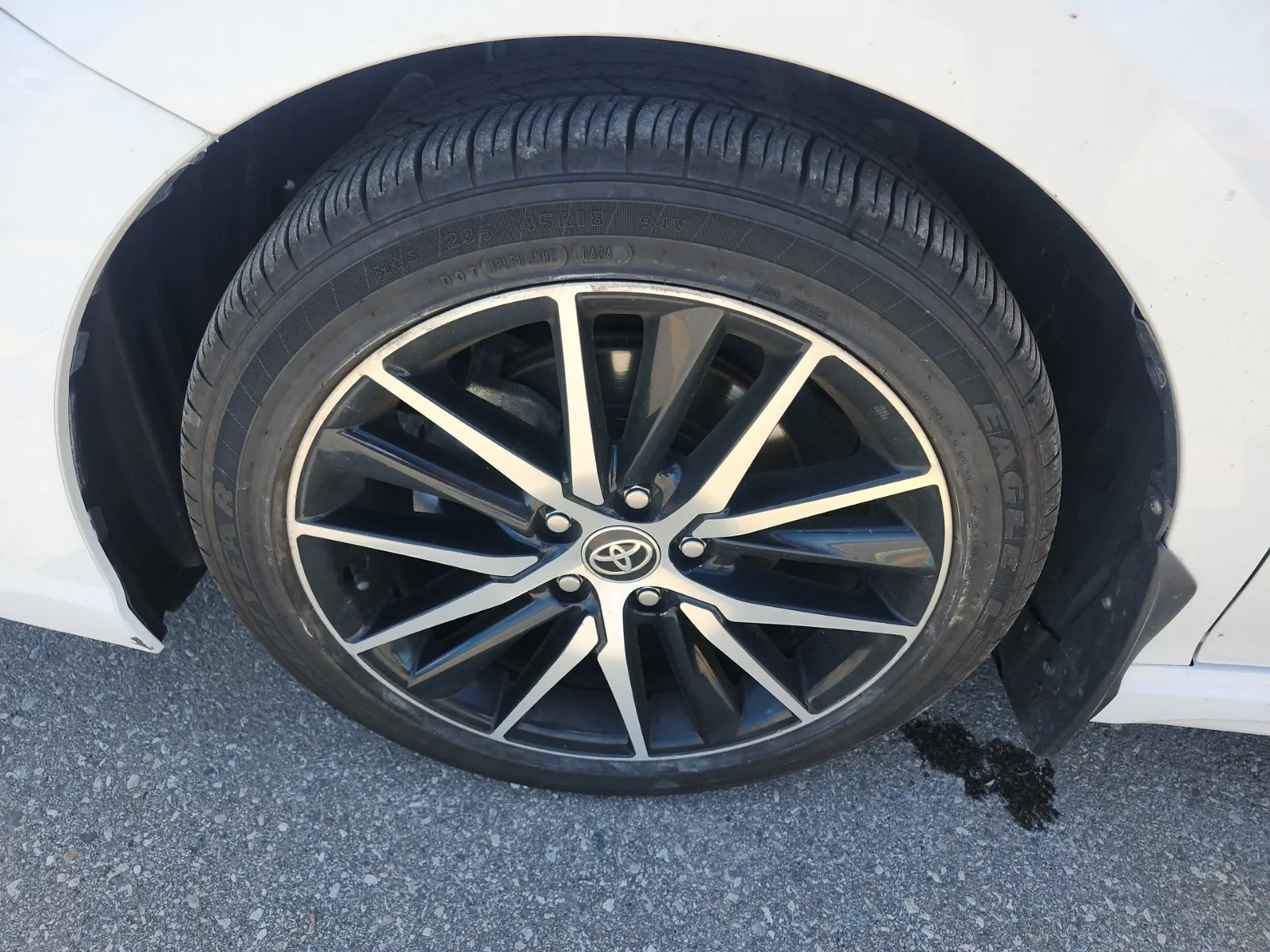 Front driver wheel/tire photo