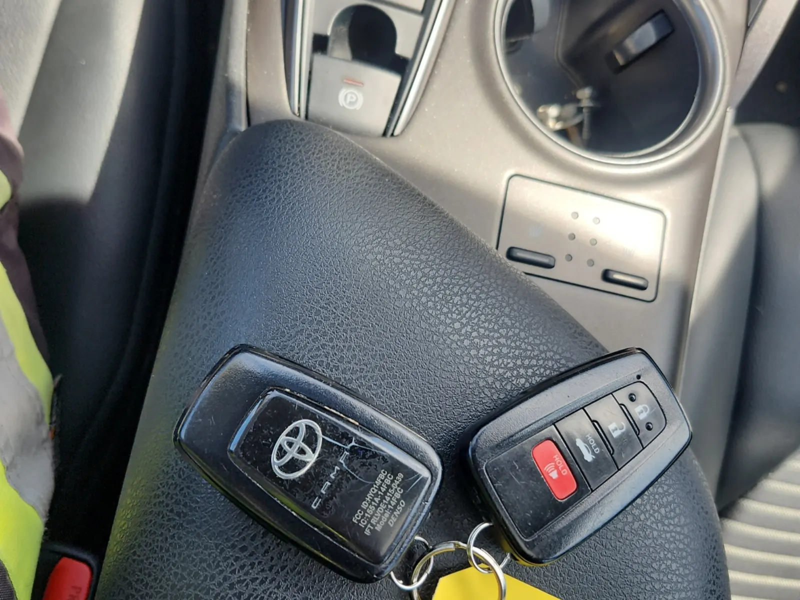 Keys/Fobs/Manual Photo