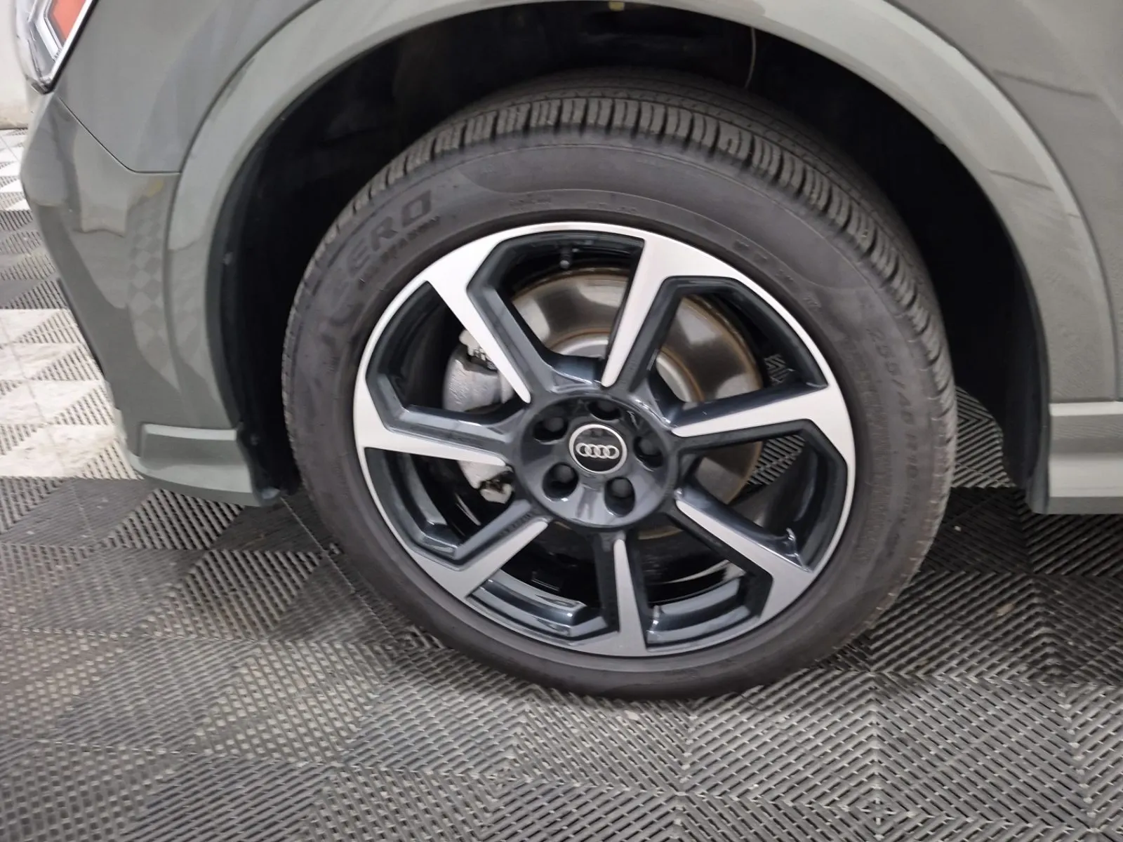 Front driver wheel/tire photo