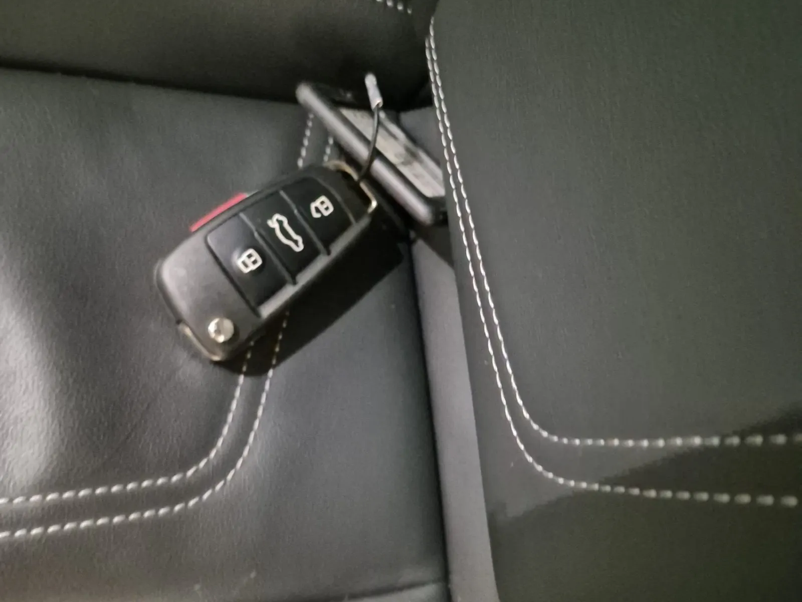 Keys/Fobs/Manual Photo