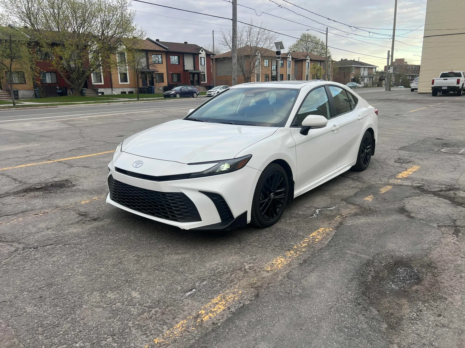 3/4 Front (Main image)