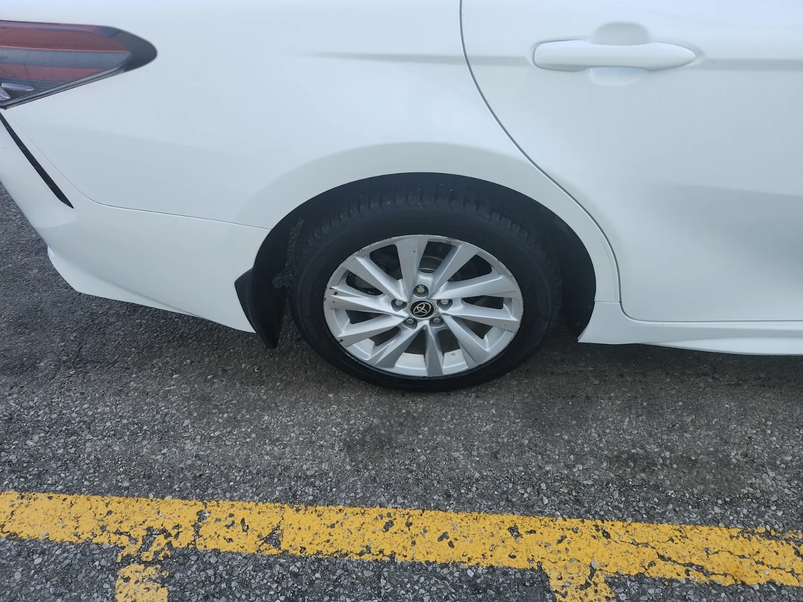 Right Rear Wheel/Tire Photo