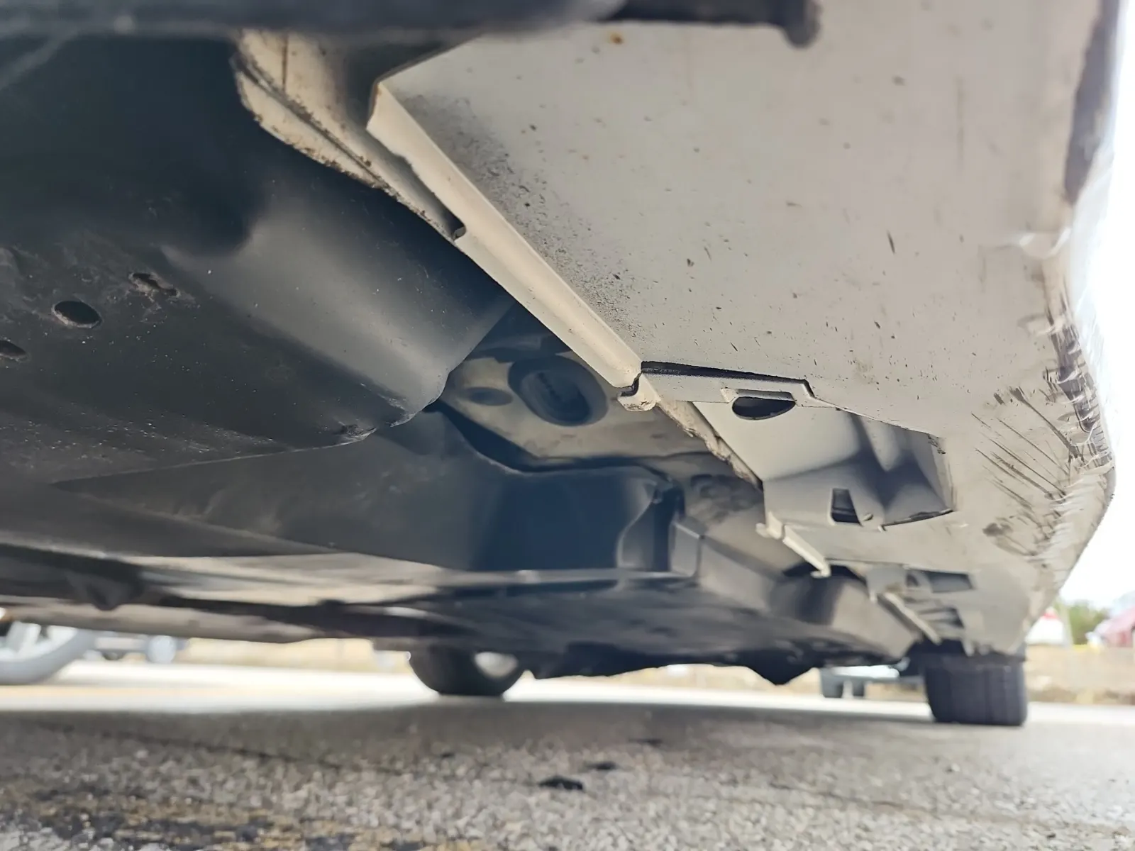 Undercarriage - Passenger Photo