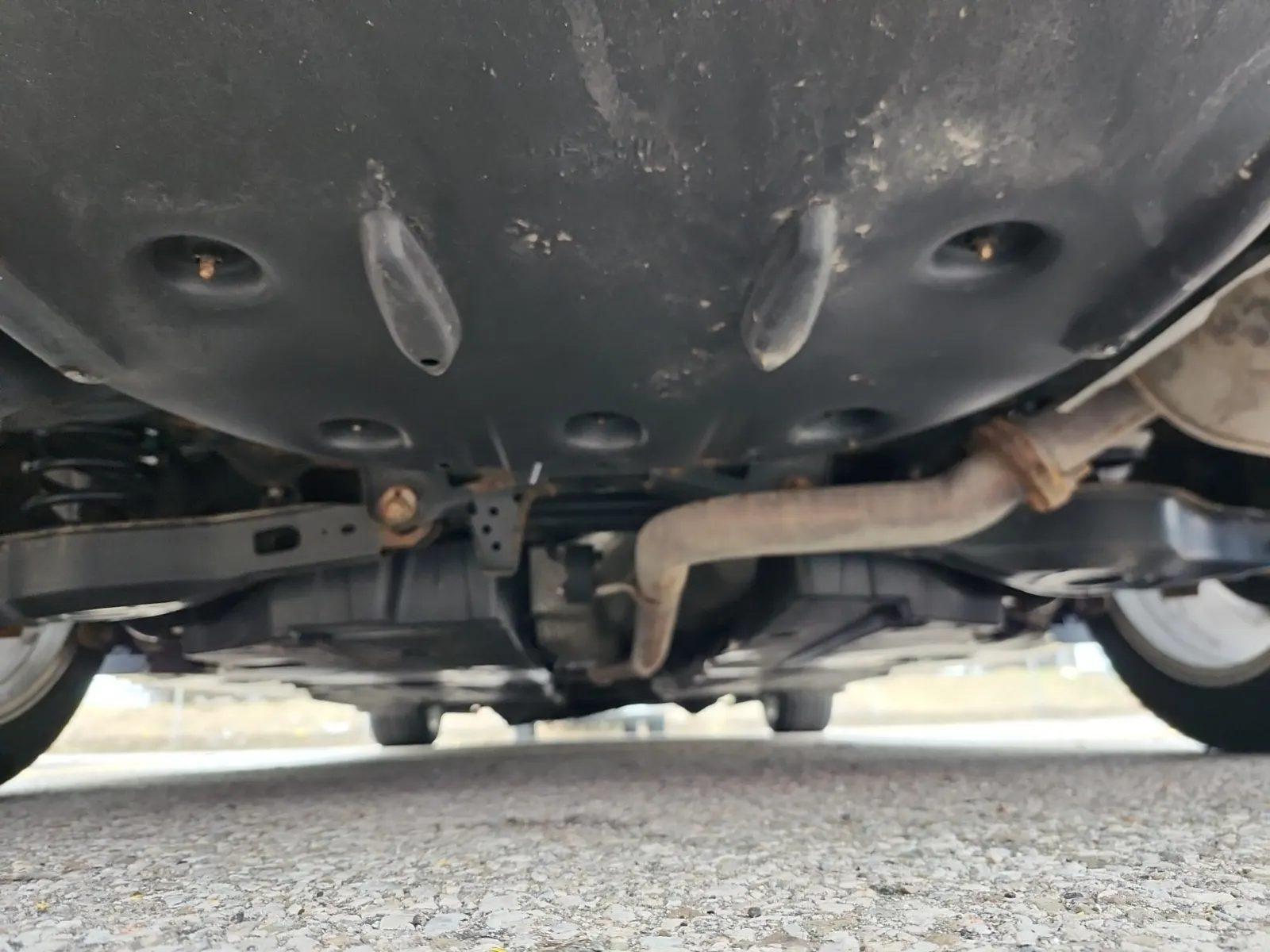 Undercarriage - Rear Photo