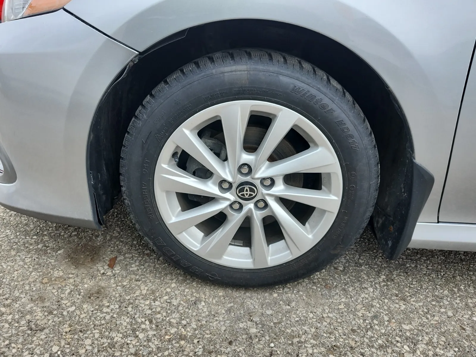Front driver wheel/tire photo