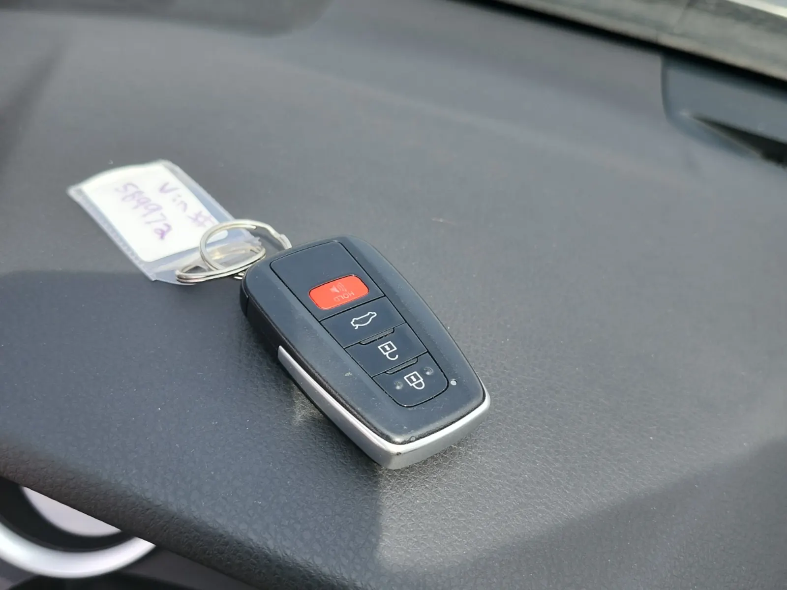 Keys/Fobs/Manual Photo