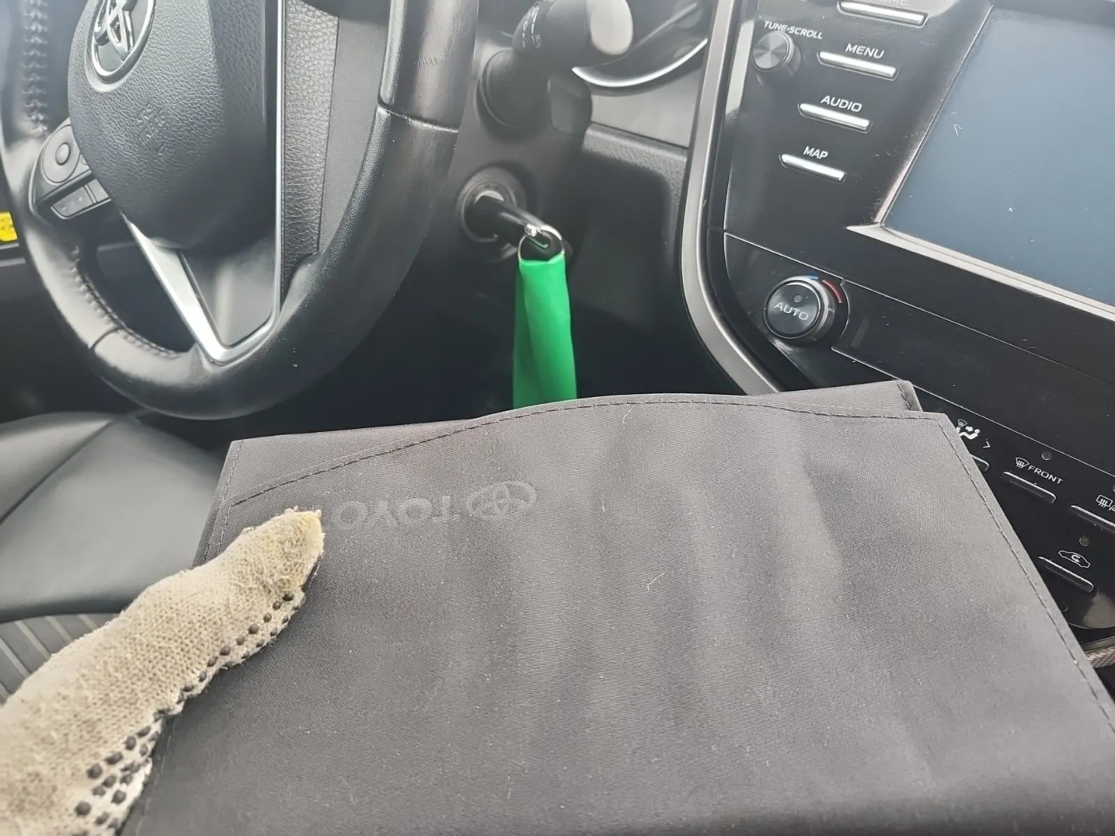Keys/Fobs/Manual Photo