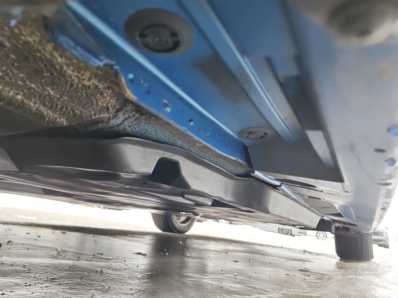 Undercarriage - Driver Photo