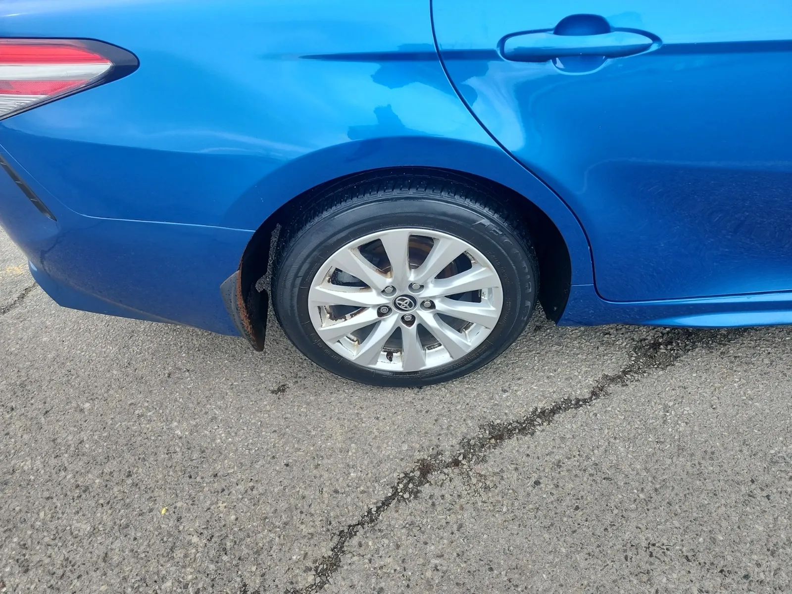 Right Rear Wheel/Tire Photo