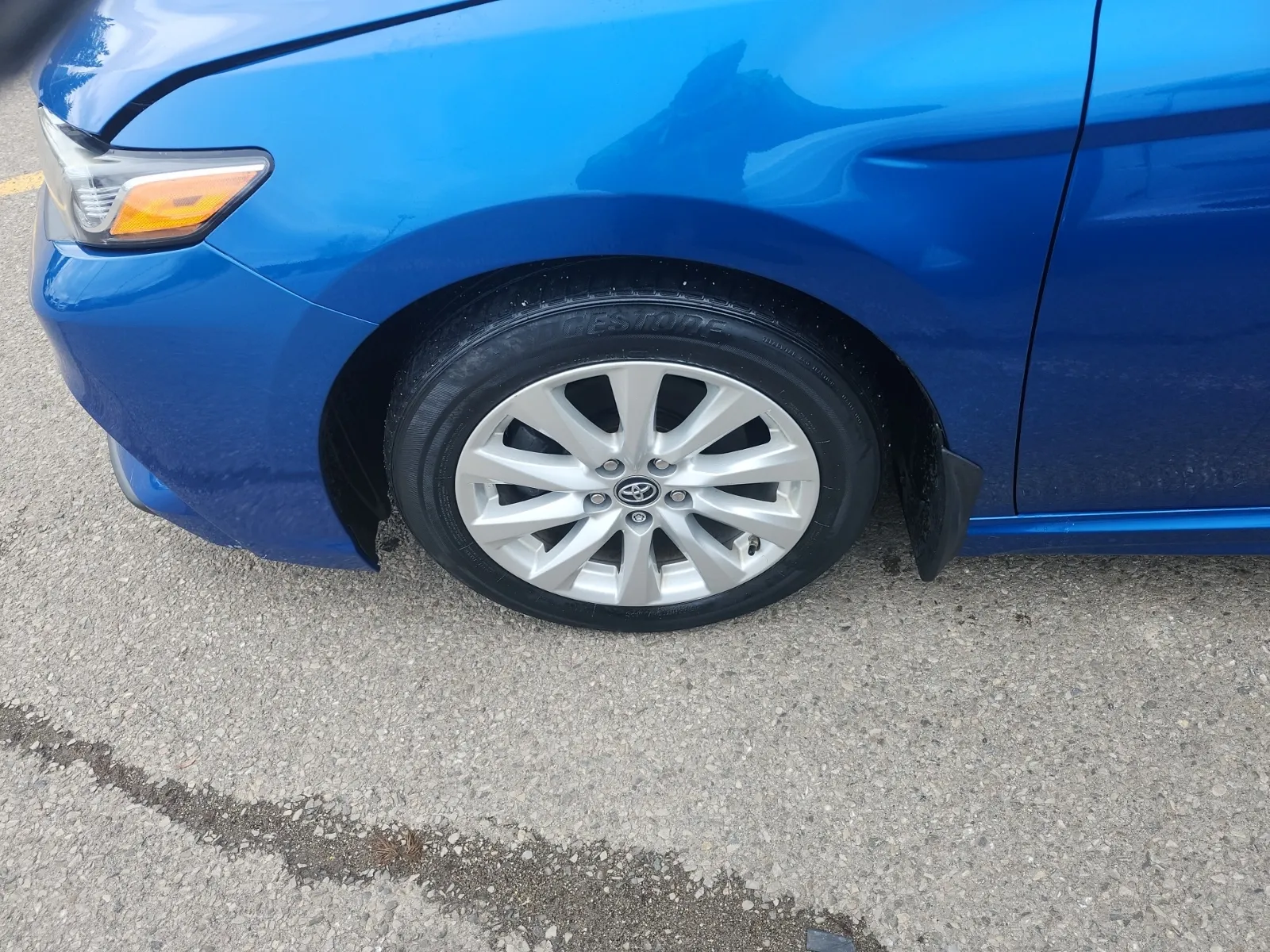 Front driver wheel/tire photo