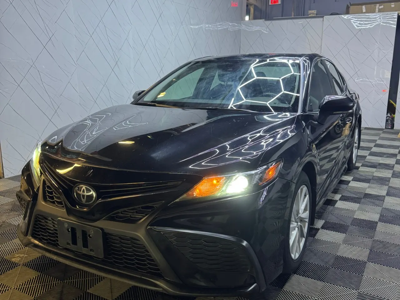 3/4 Front (Main image)