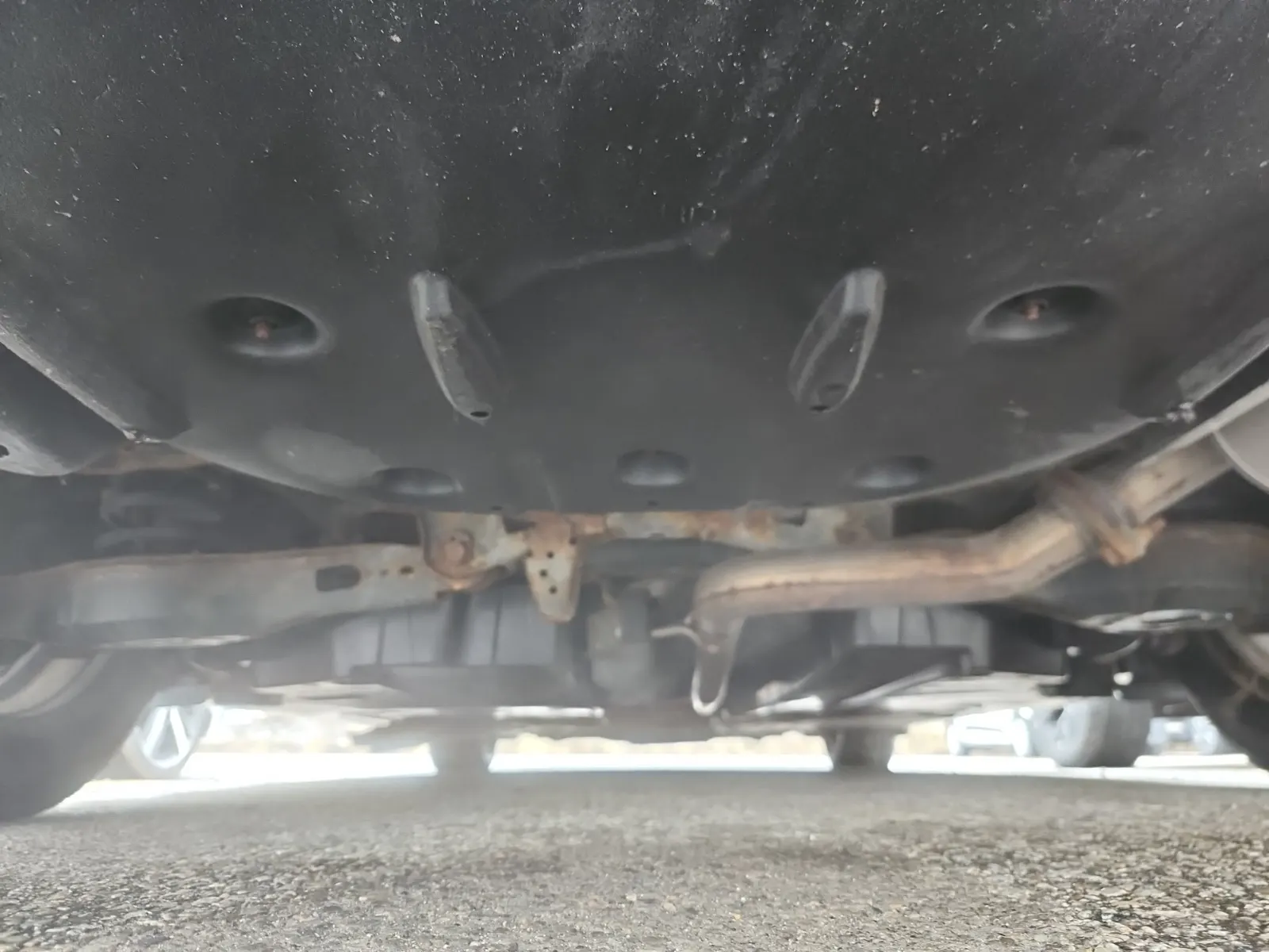 Undercarriage - Rear Photo