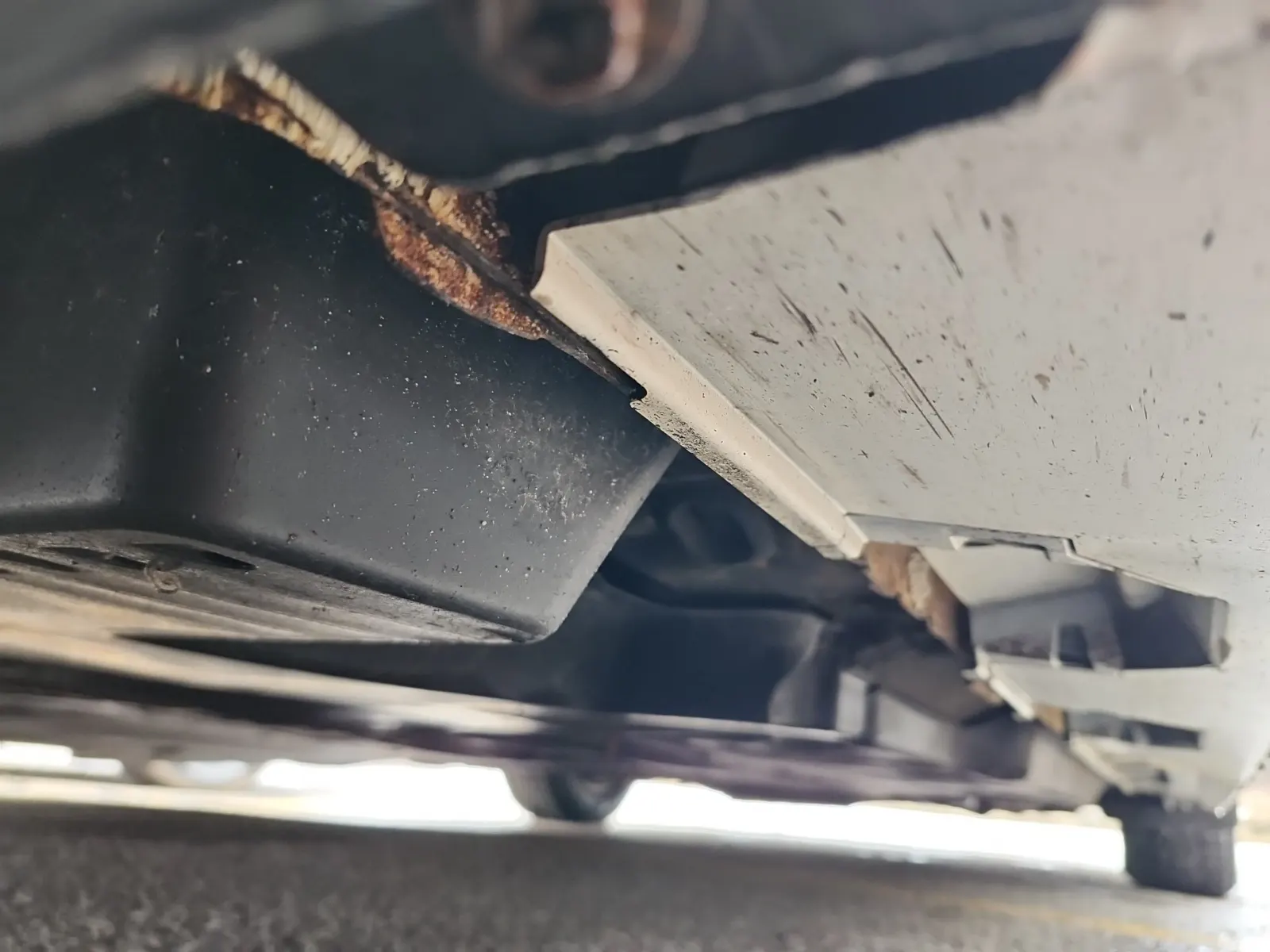 Undercarriage - Passenger Photo