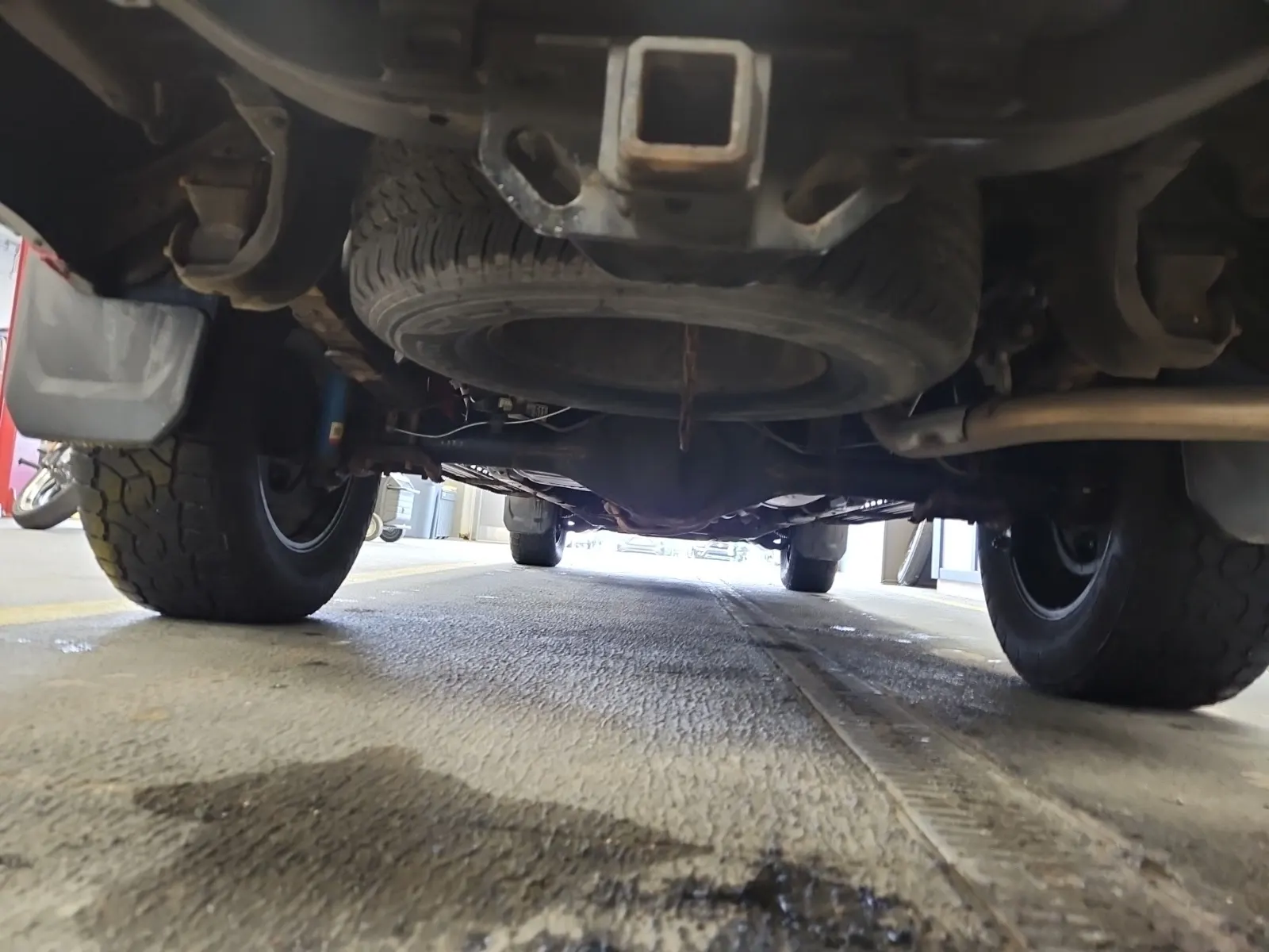 Undercarriage - Rear Photo