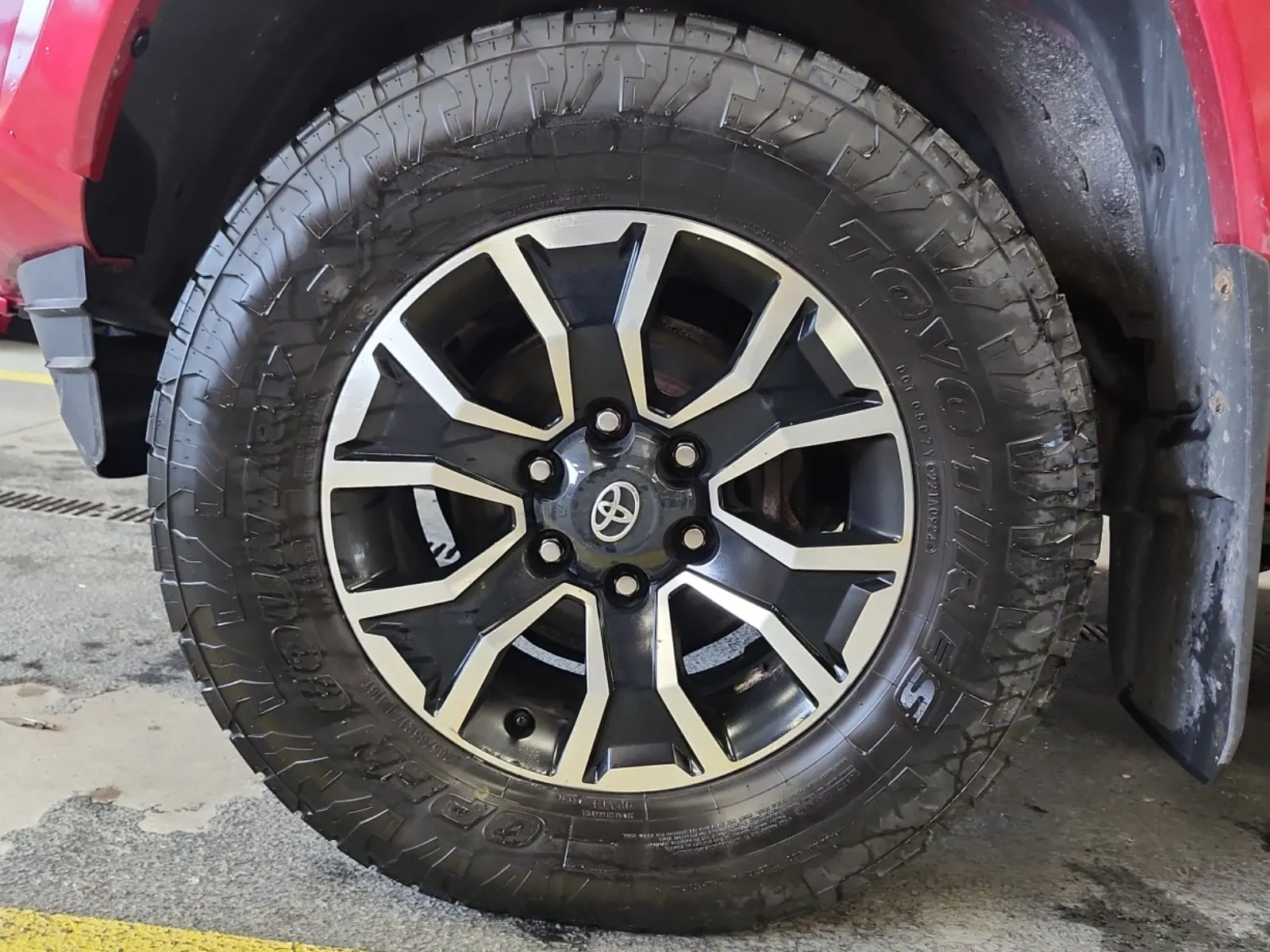 Front driver wheel/tire photo