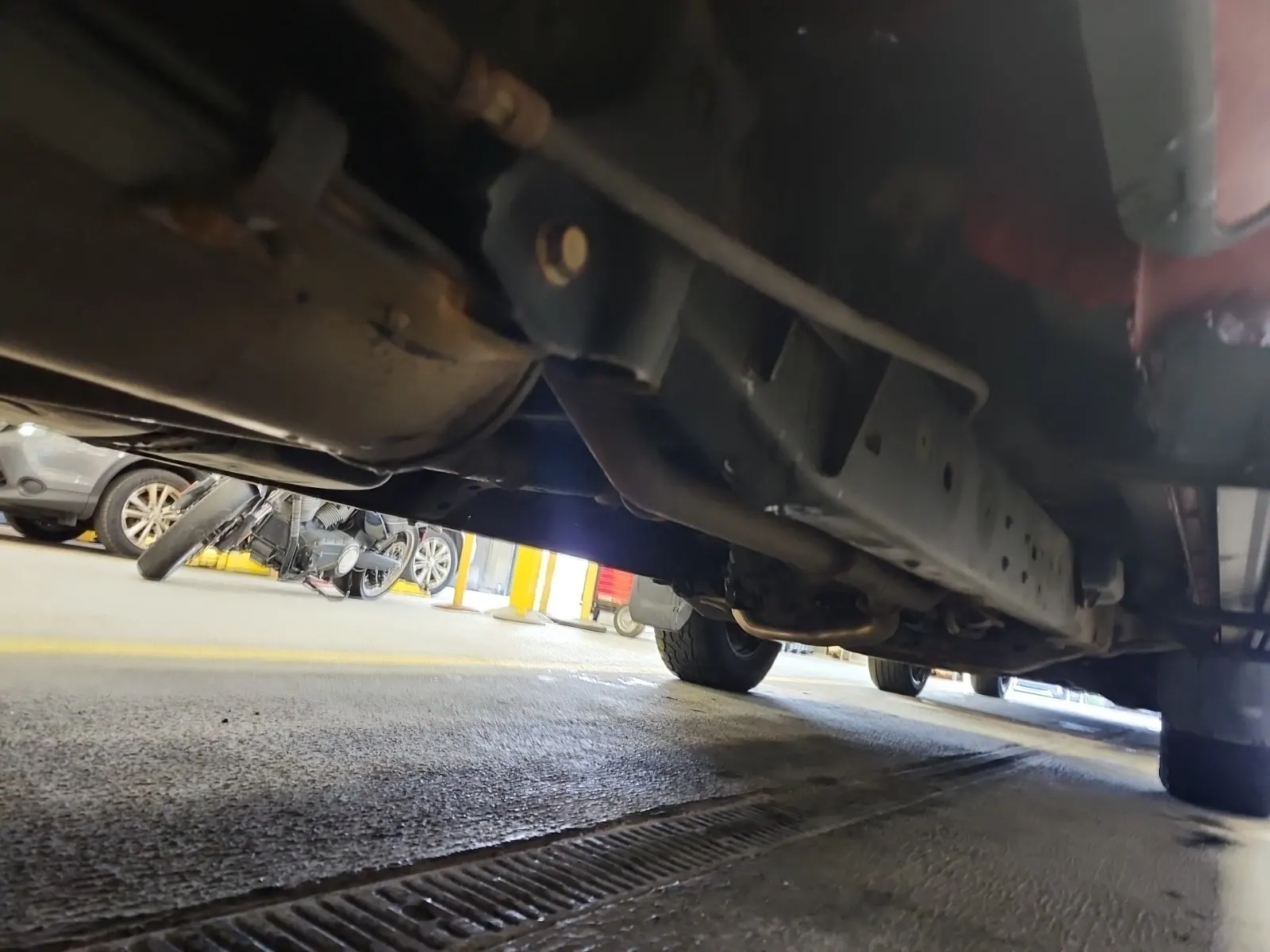 Undercarriage - Passenger Photo