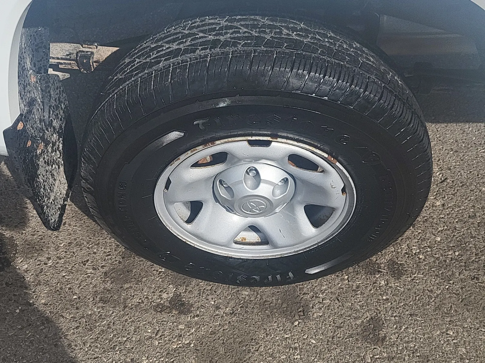 Right Rear Wheel/Tire Photo