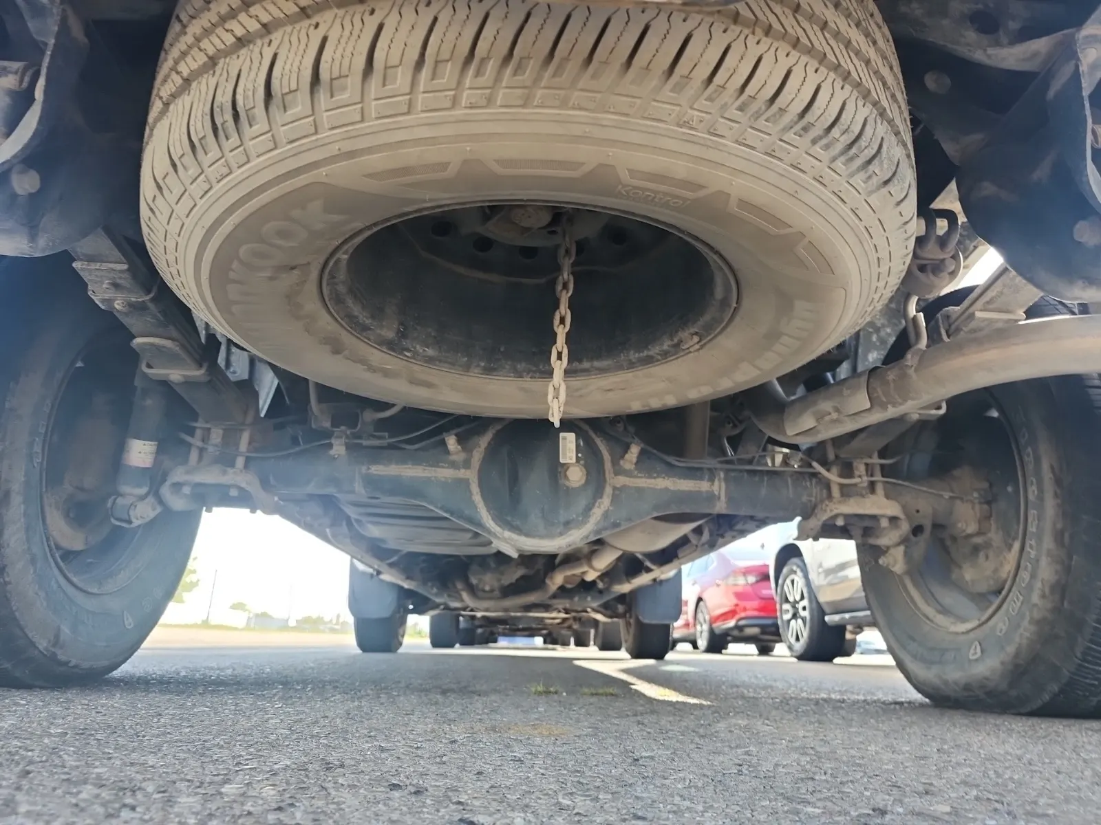 Undercarriage - Rear Photo