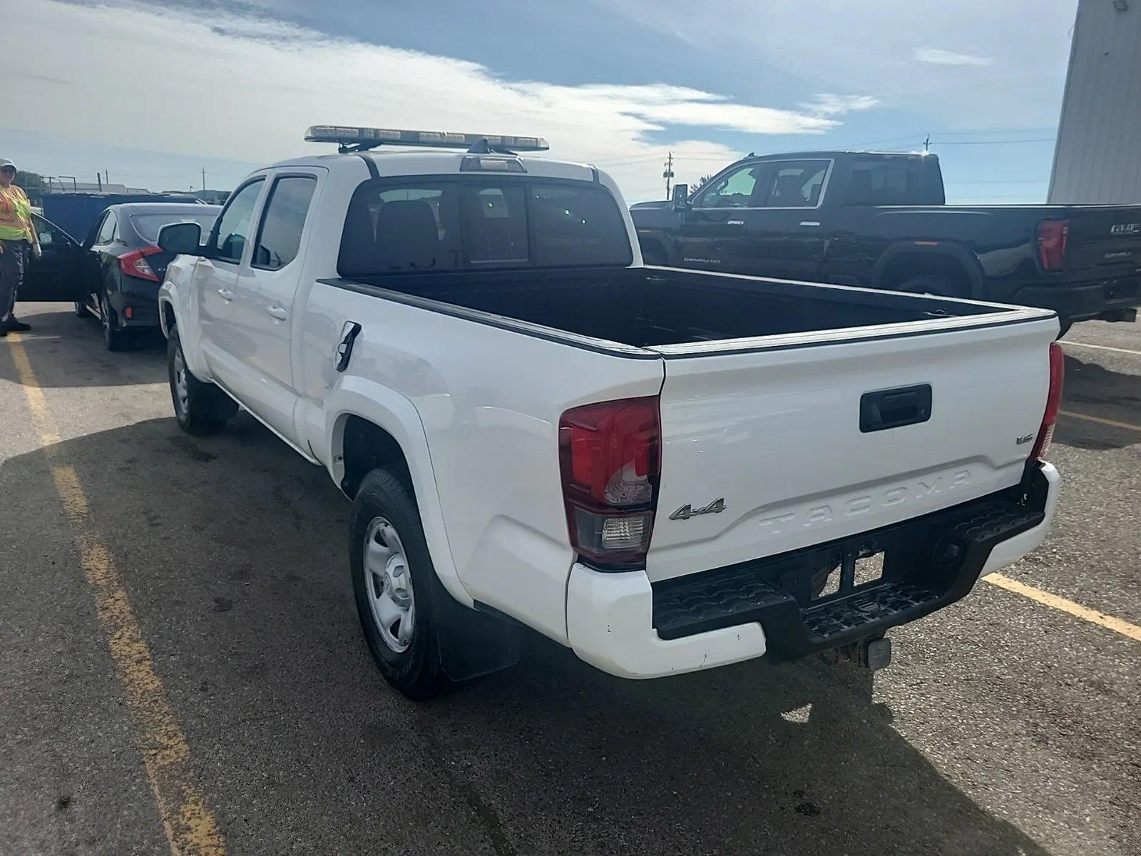 Driver Rear 3/4 Photo