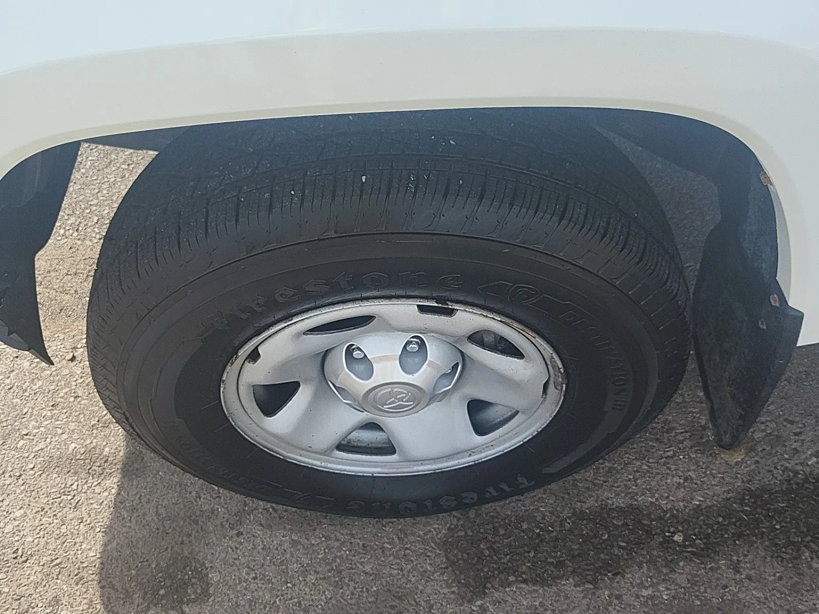 Front driver wheel/tire photo