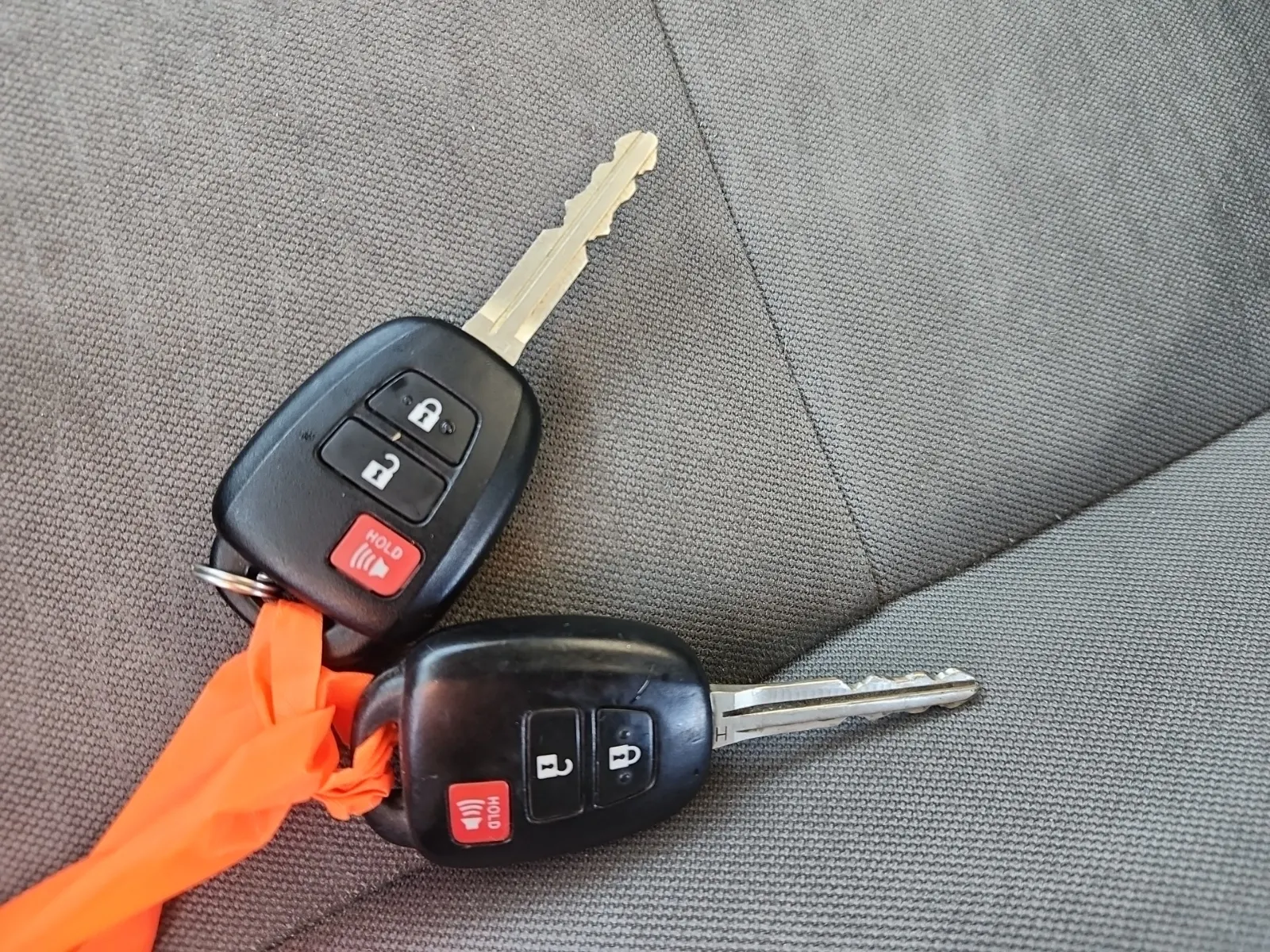 Keys/Fobs/Manual Photo
