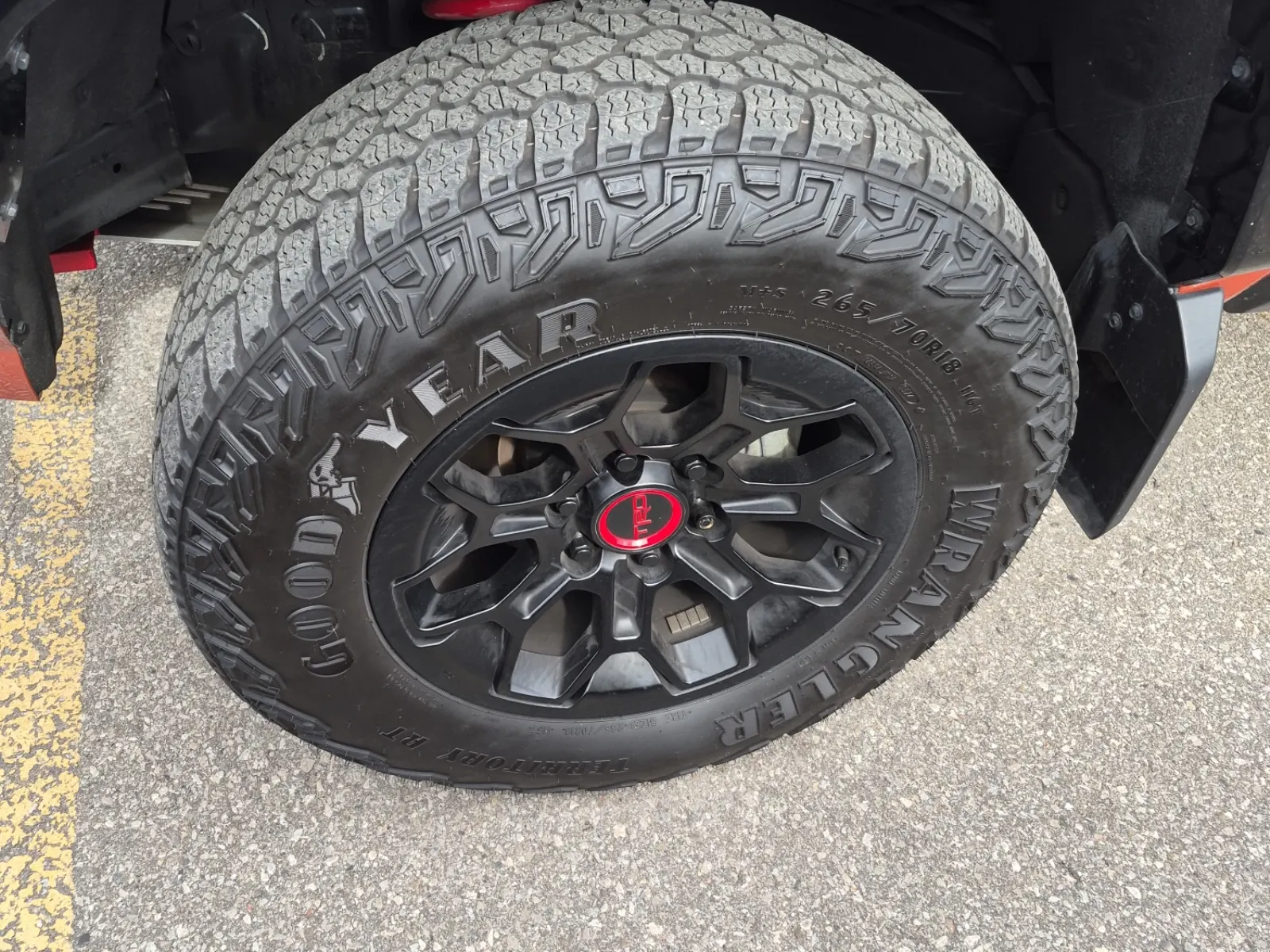 Front driver wheel/tire photo