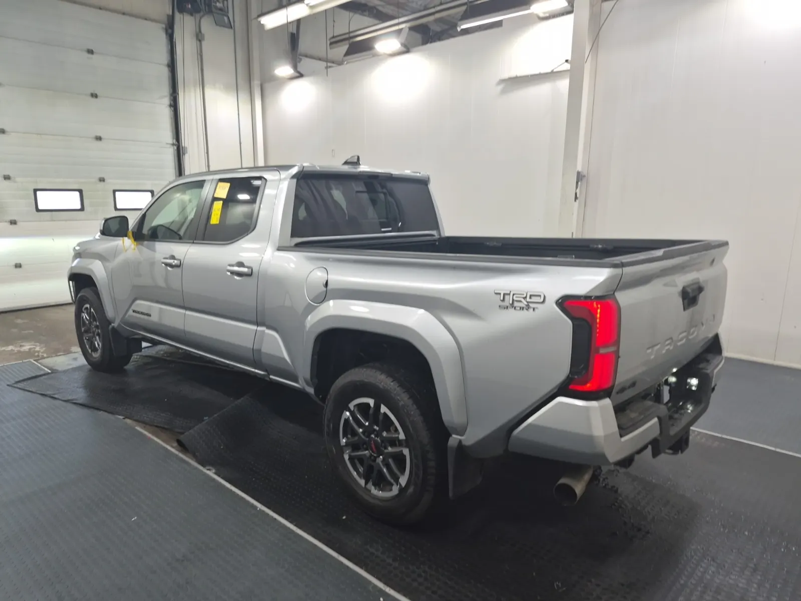Driver Rear 3/4 Photo