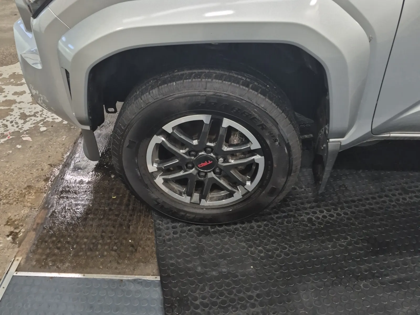 Front driver wheel/tire photo