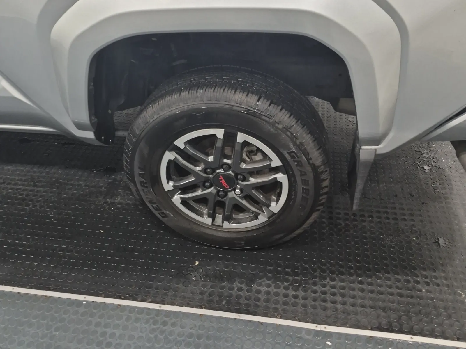 Left Rear Wheel/Tire Photo