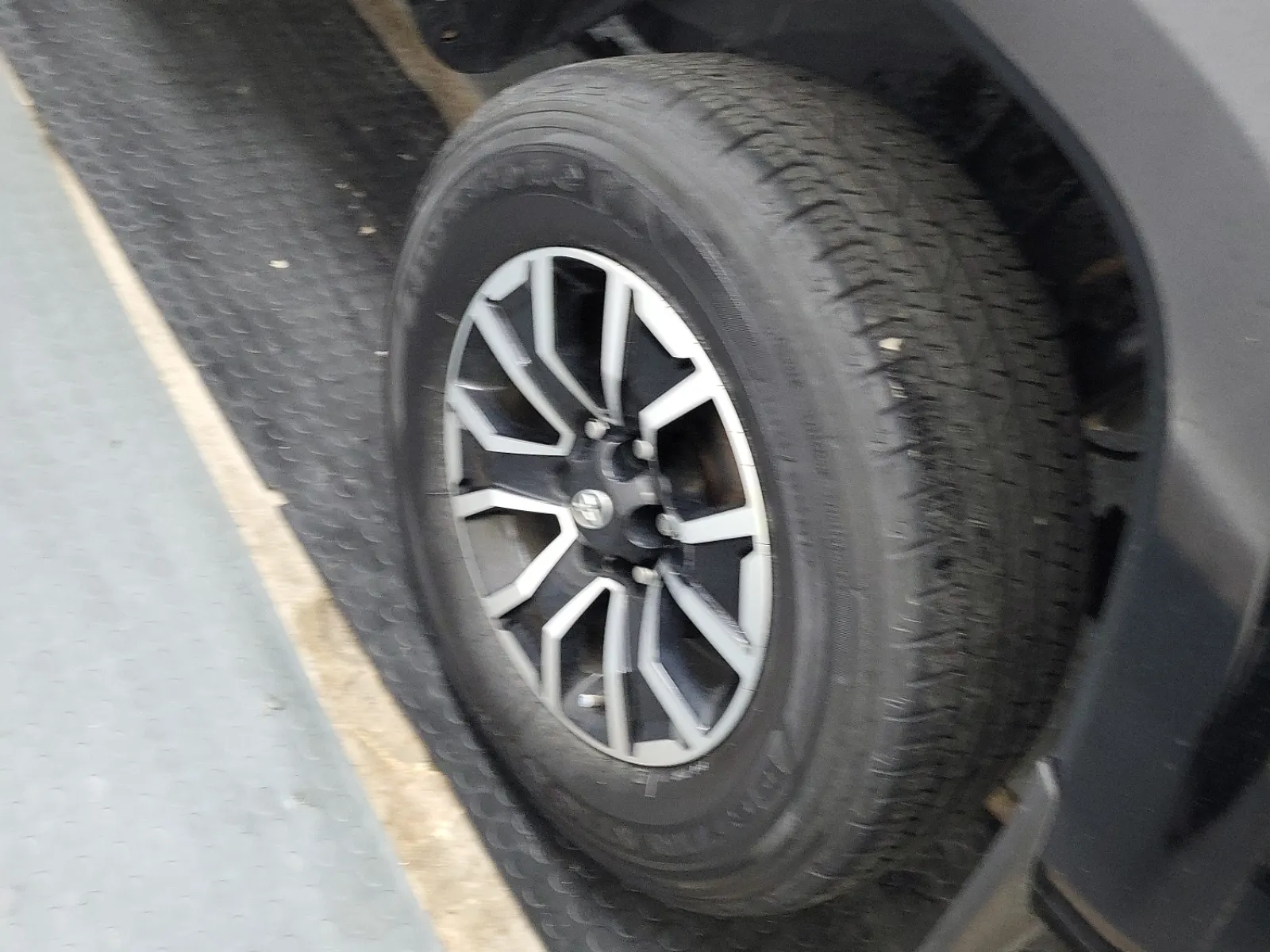Left Rear Wheel/Tire Photo