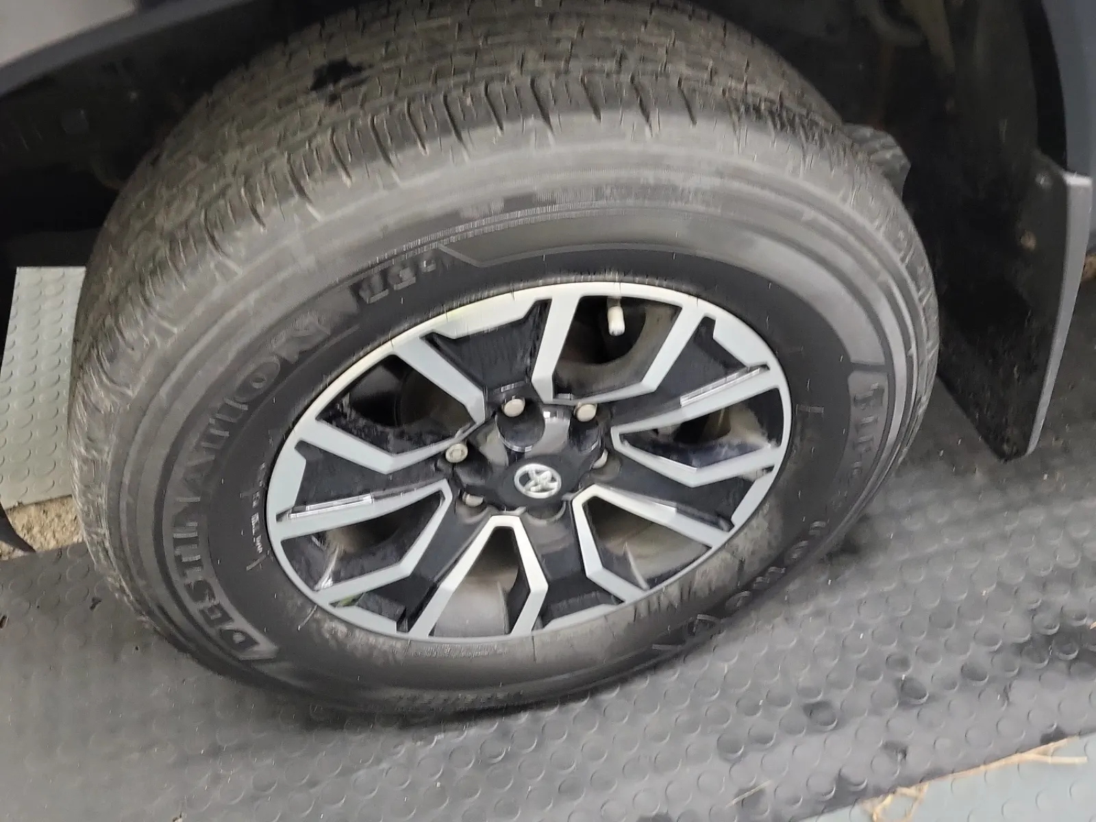Front driver wheel/tire photo