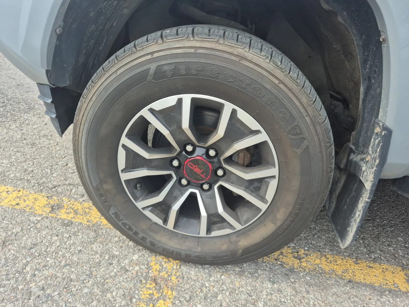 Front driver wheel/tire photo