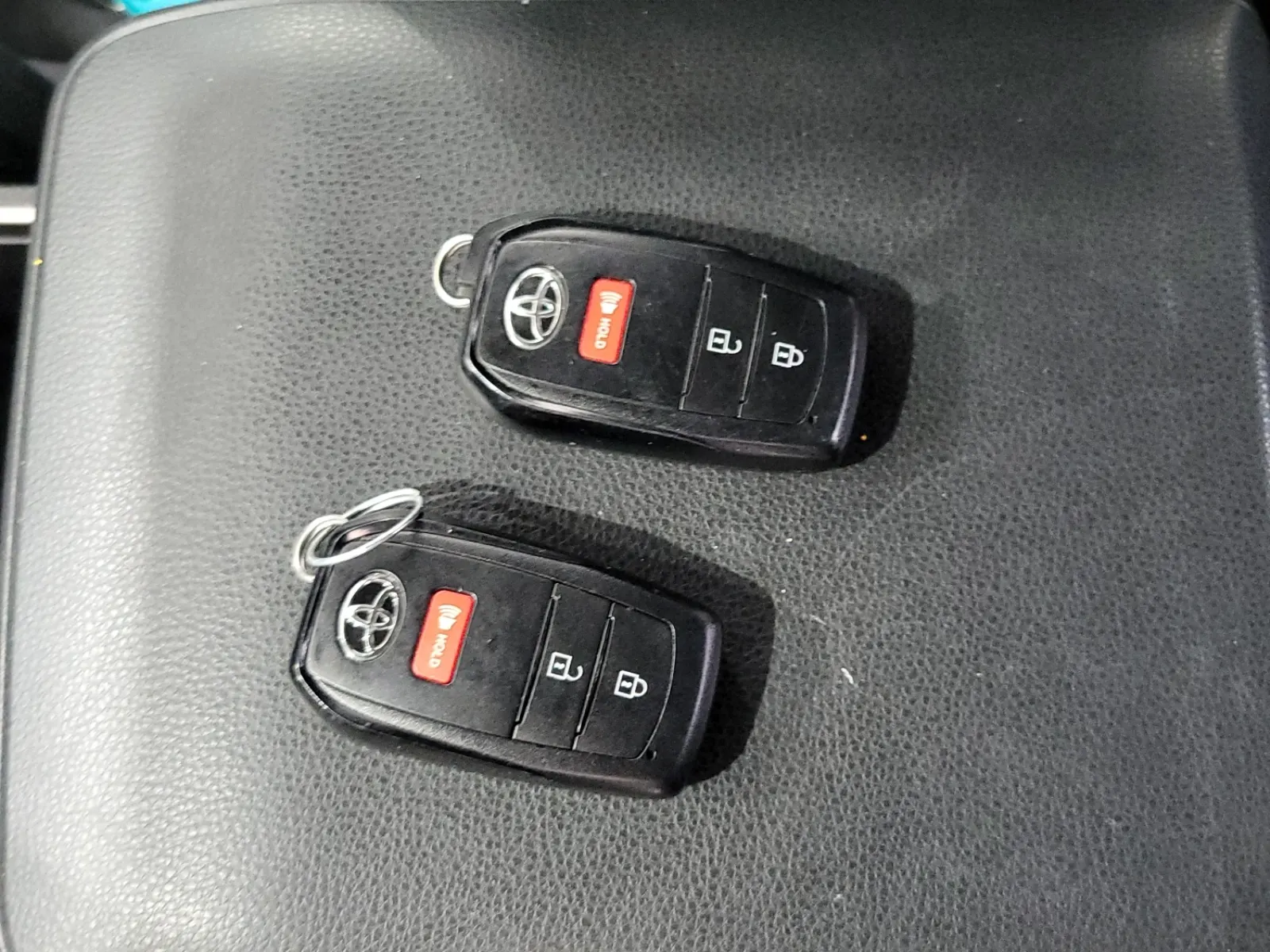 Keys/Fobs/Manual Photo