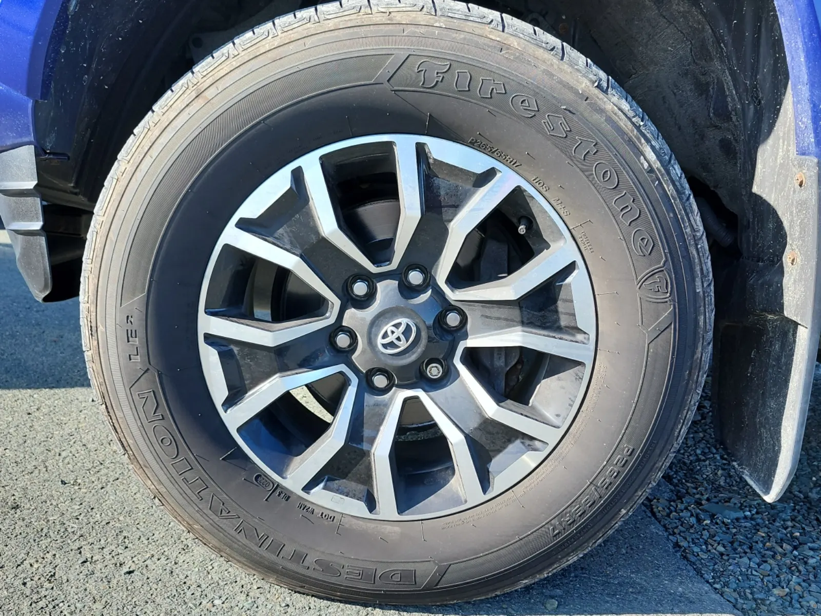 Front driver wheel/tire photo