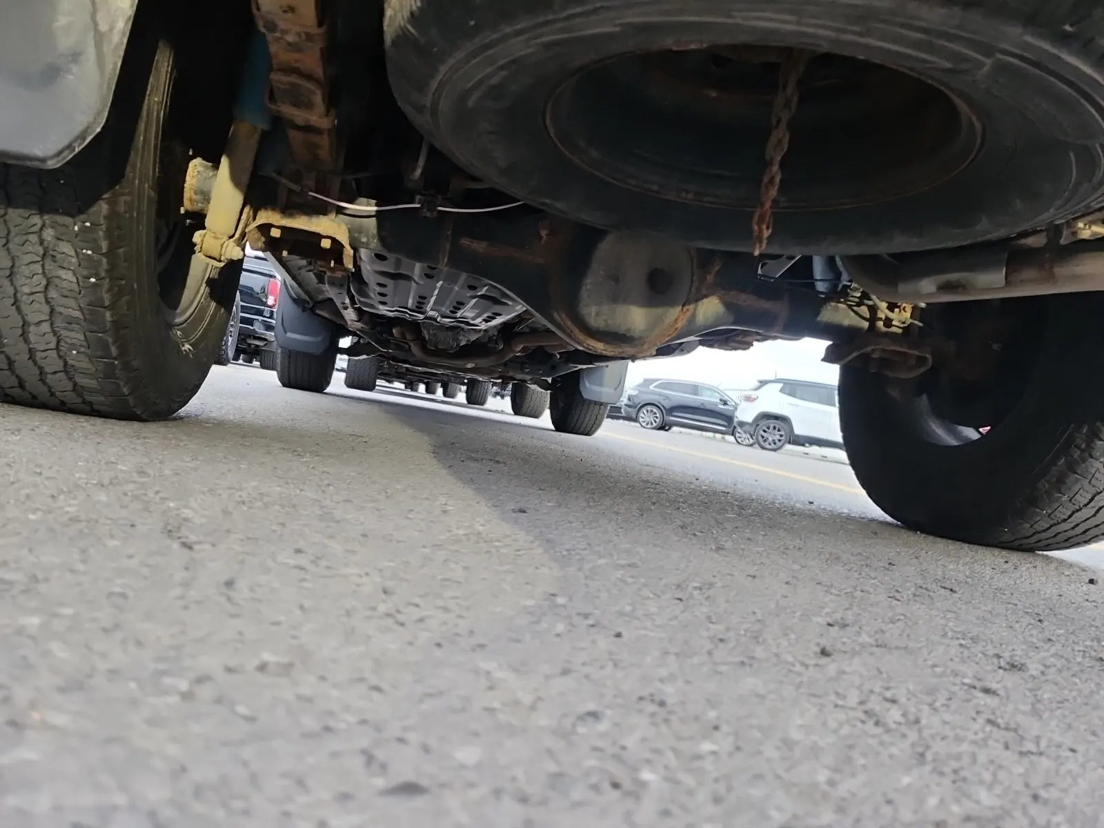 Undercarriage - Rear Photo