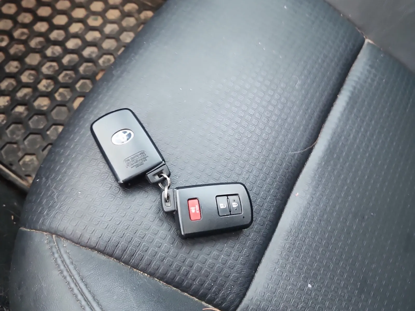 Keys/Fobs/Manual Photo