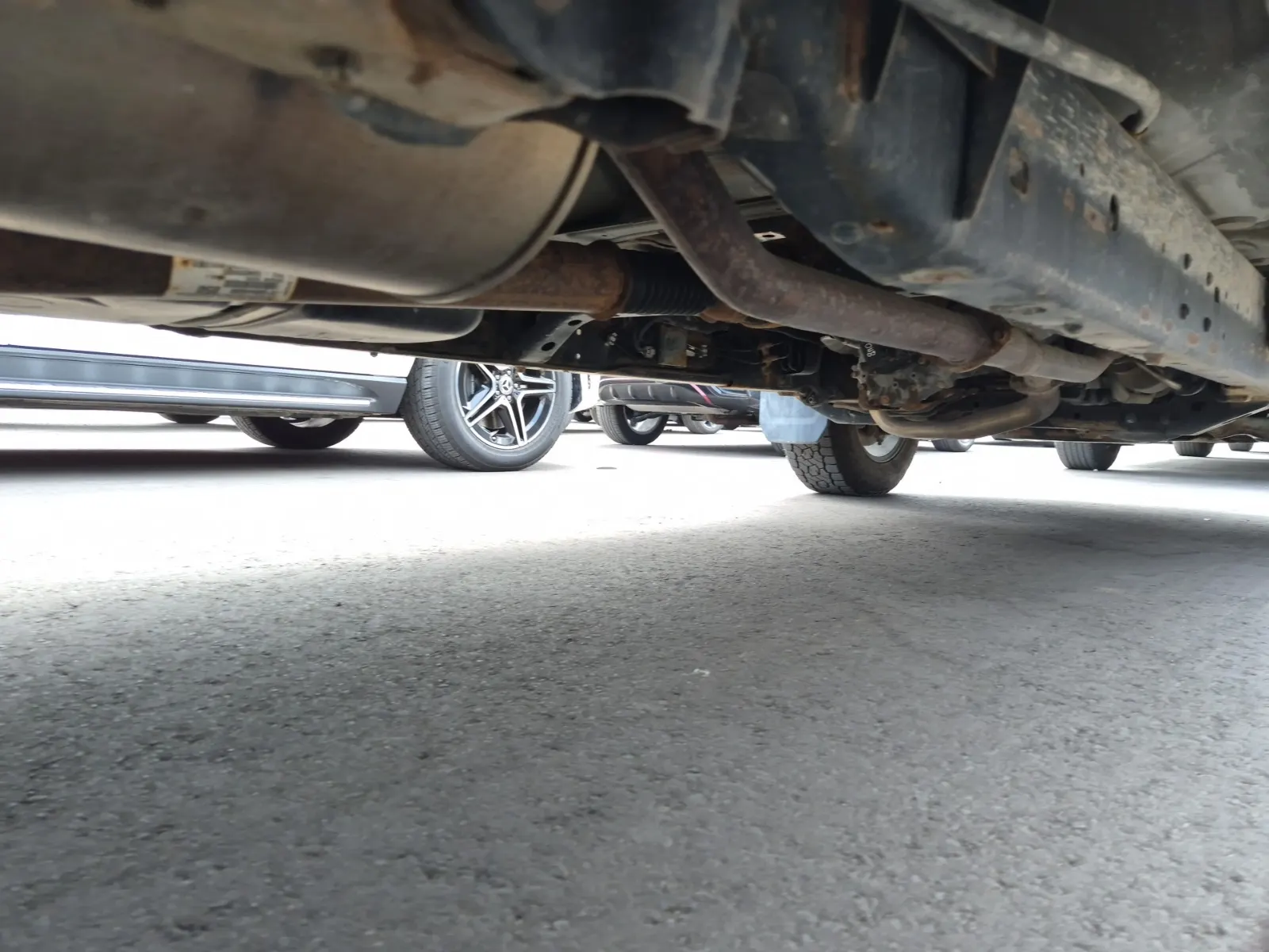 Undercarriage - Passenger Photo