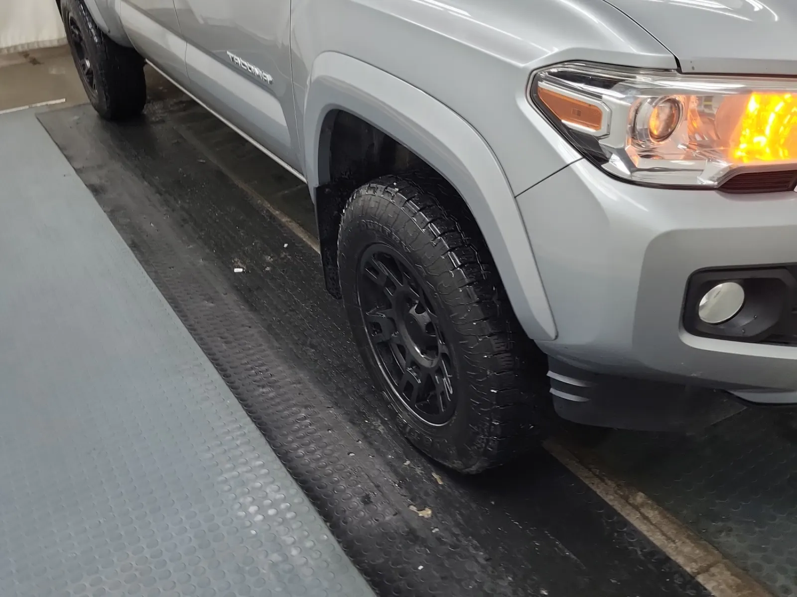 Right Front Wheel/Tire Photo