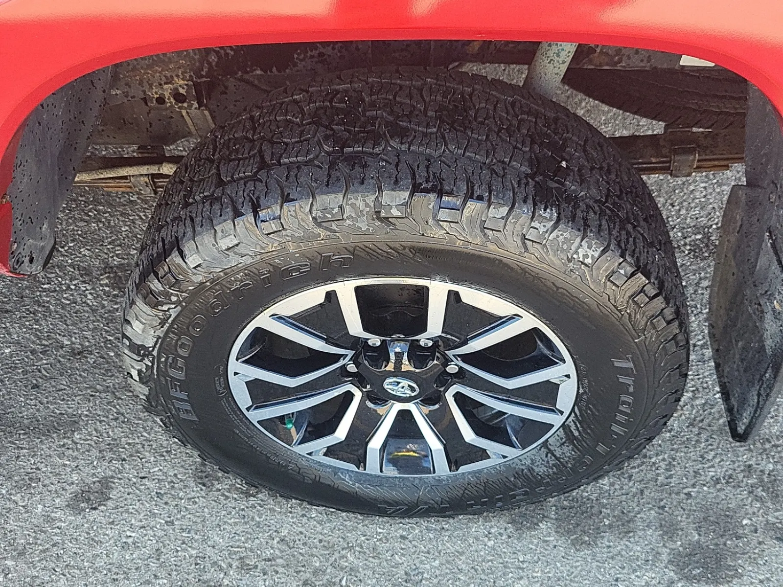 Left Rear Wheel/Tire Photo