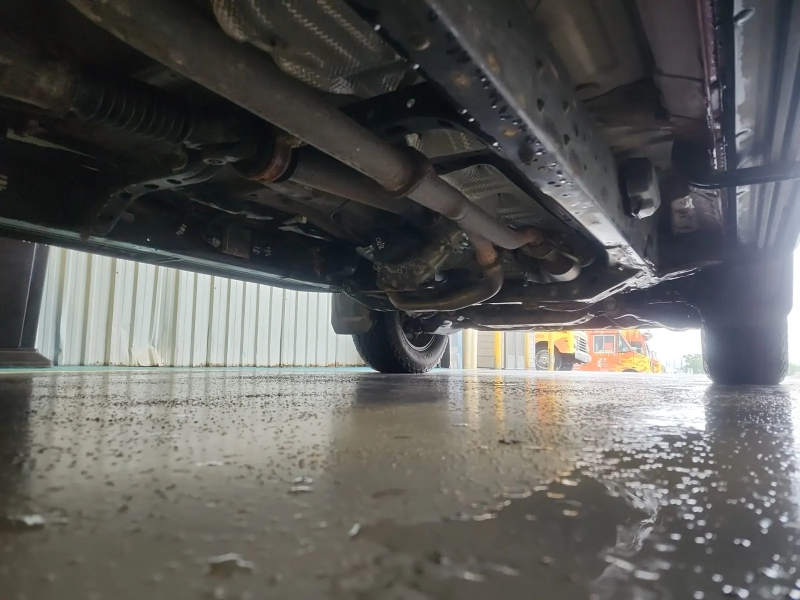 Undercarriage - Passenger Photo