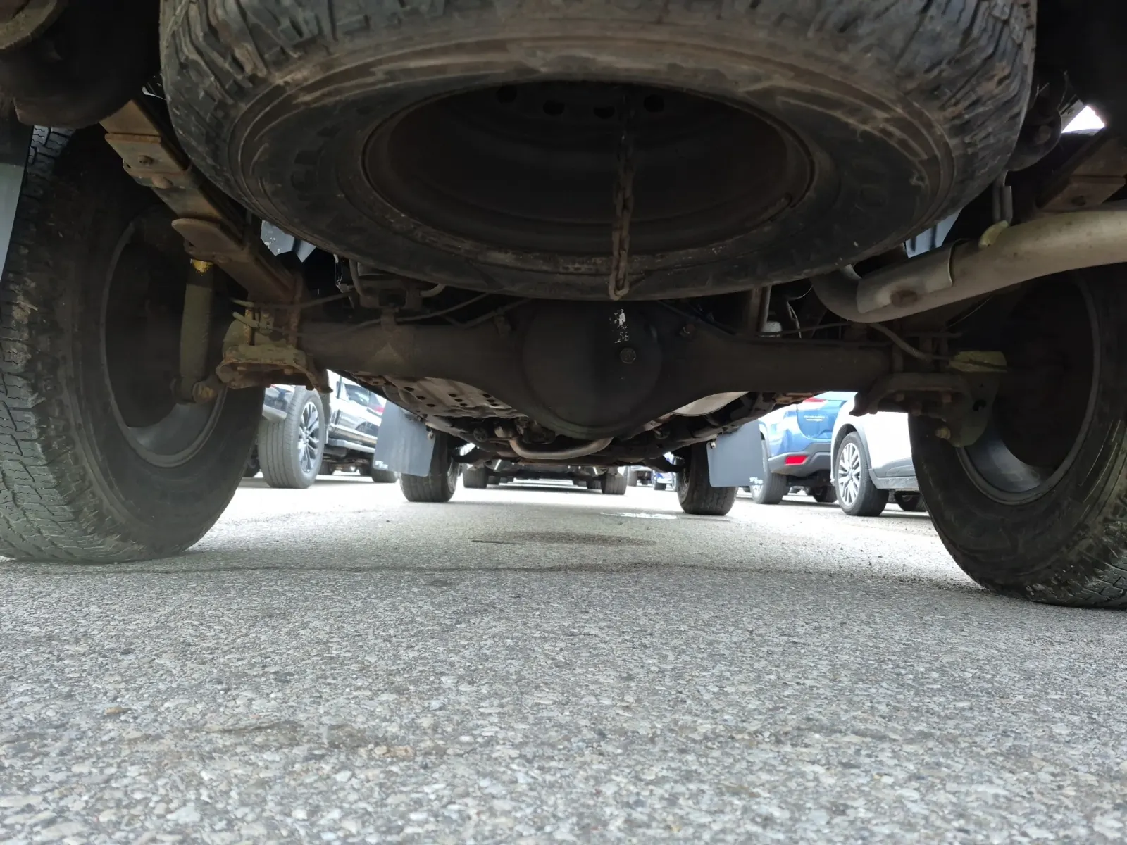 Undercarriage - Rear Photo
