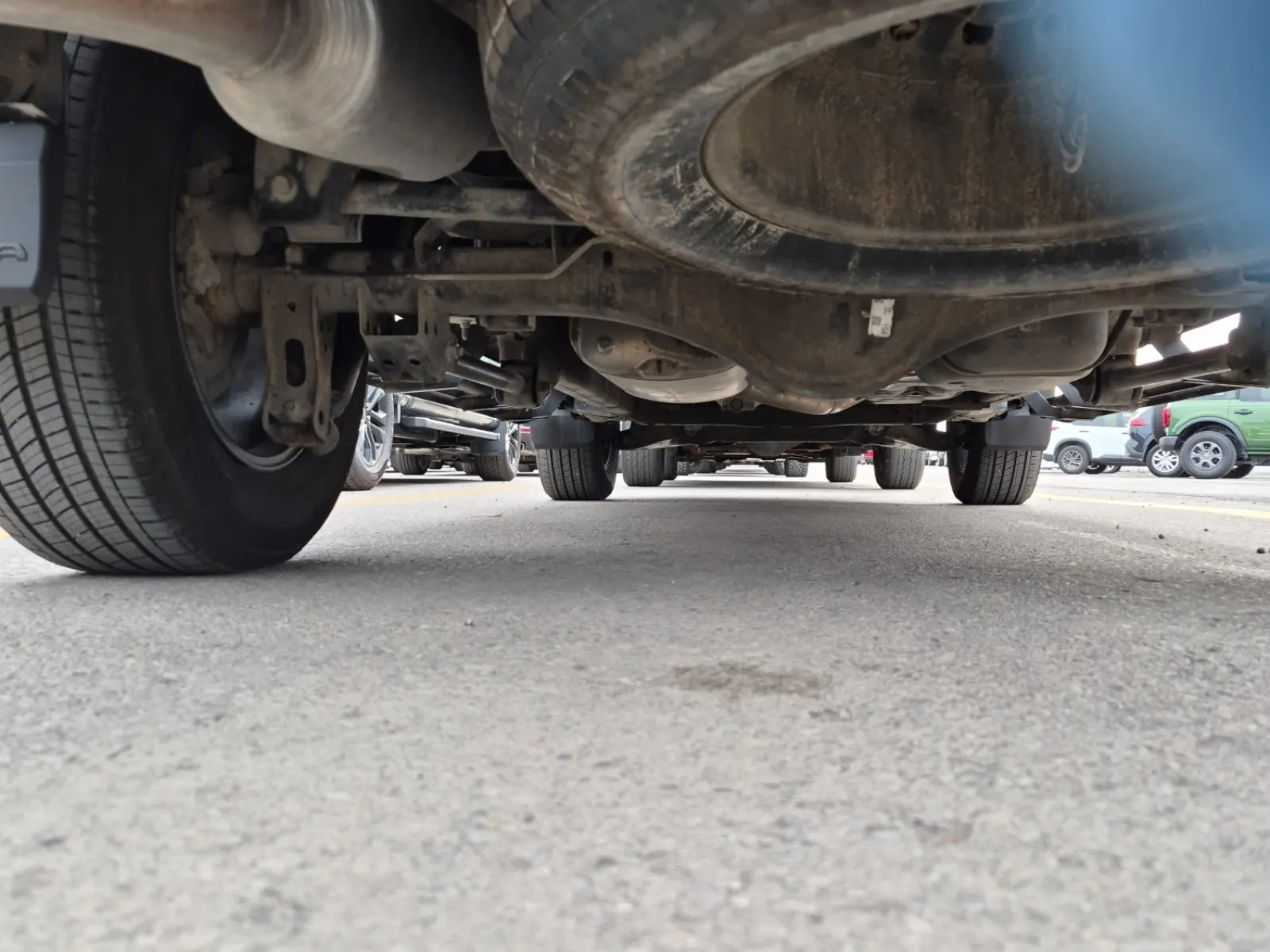 Undercarriage - Rear Photo