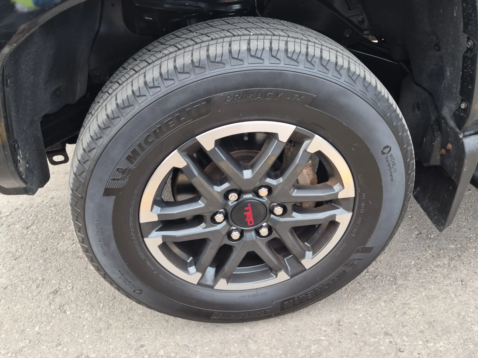Front driver wheel/tire photo