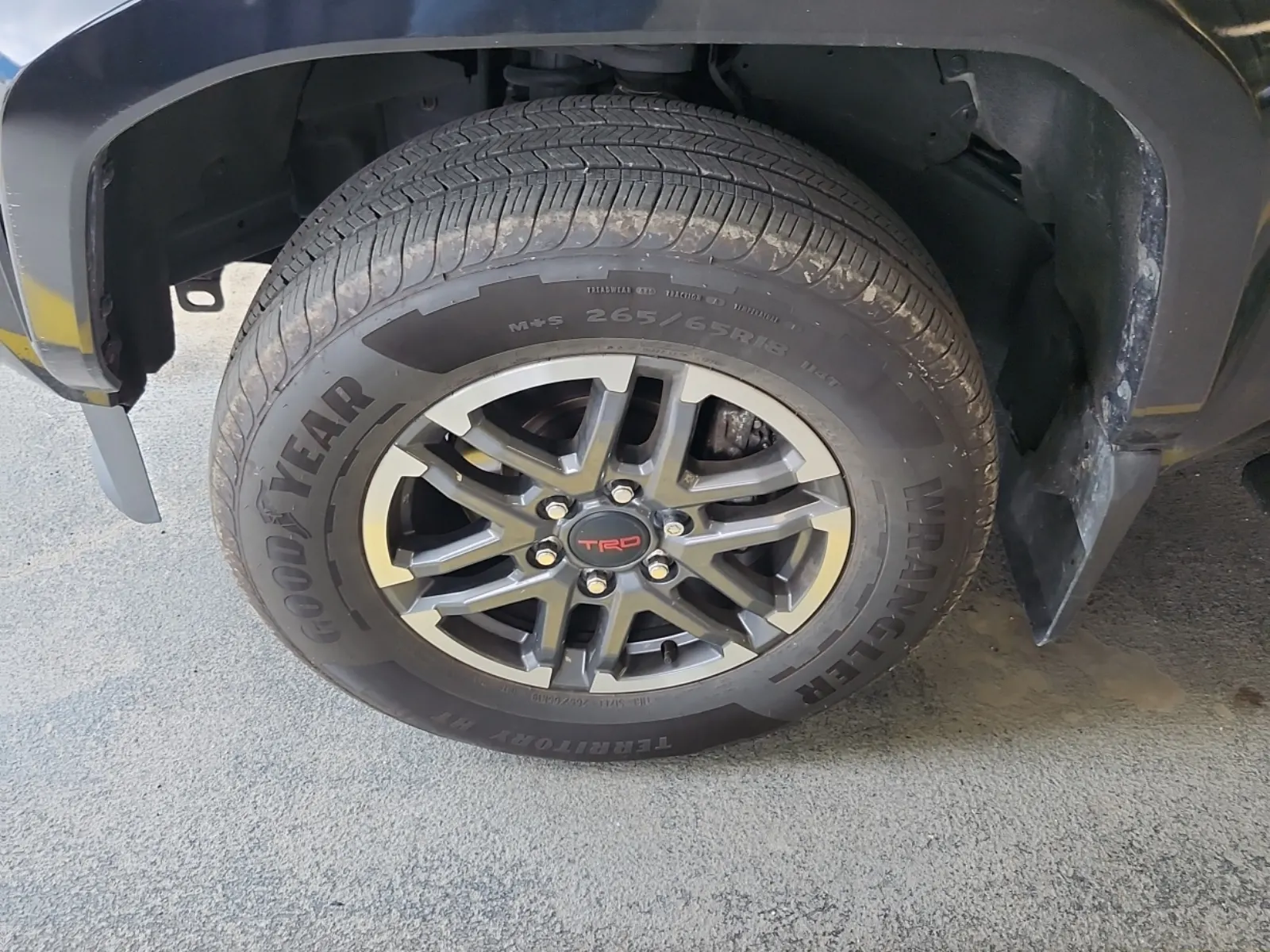 Front driver wheel/tire photo