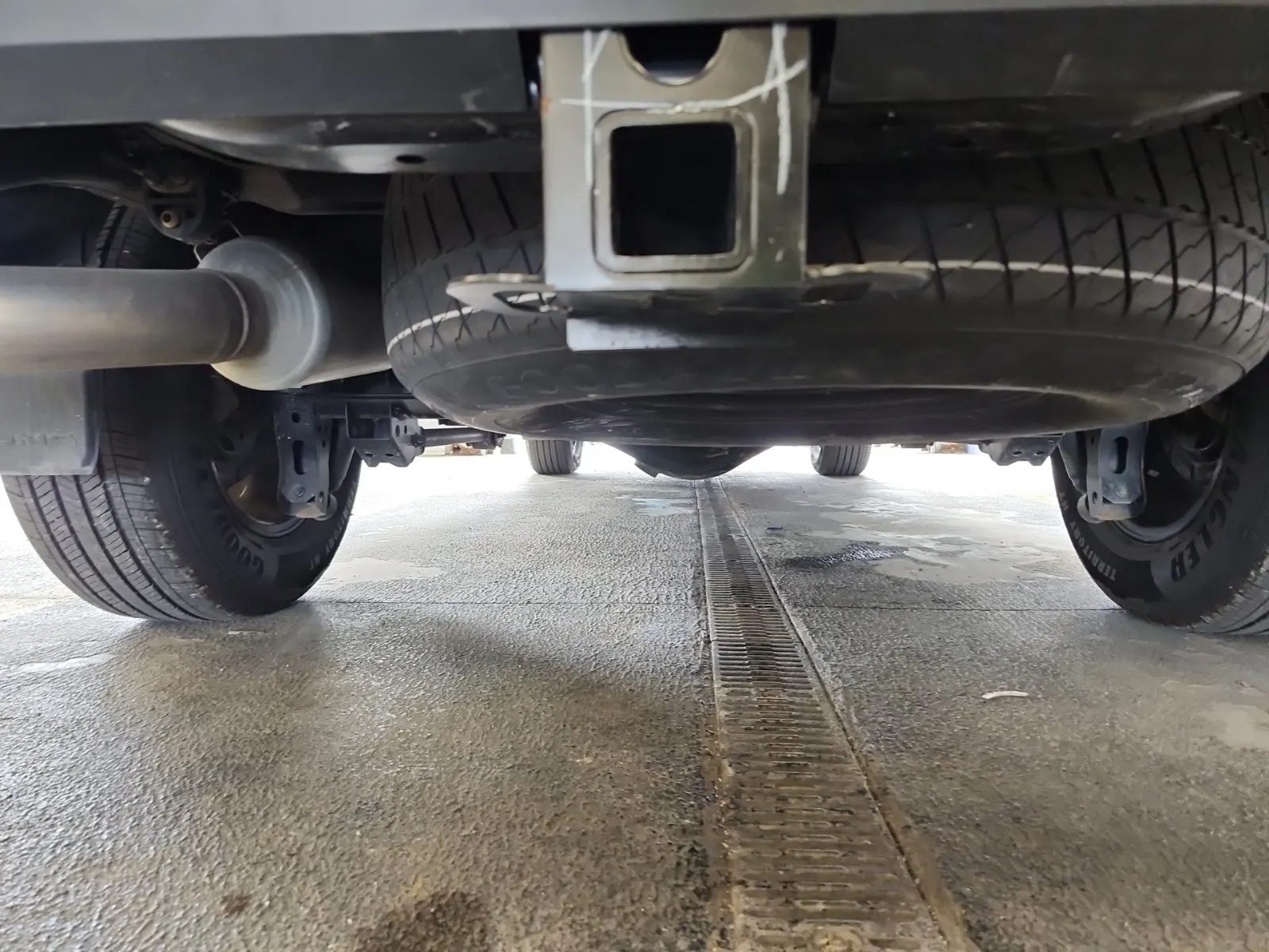 Undercarriage - Rear Photo