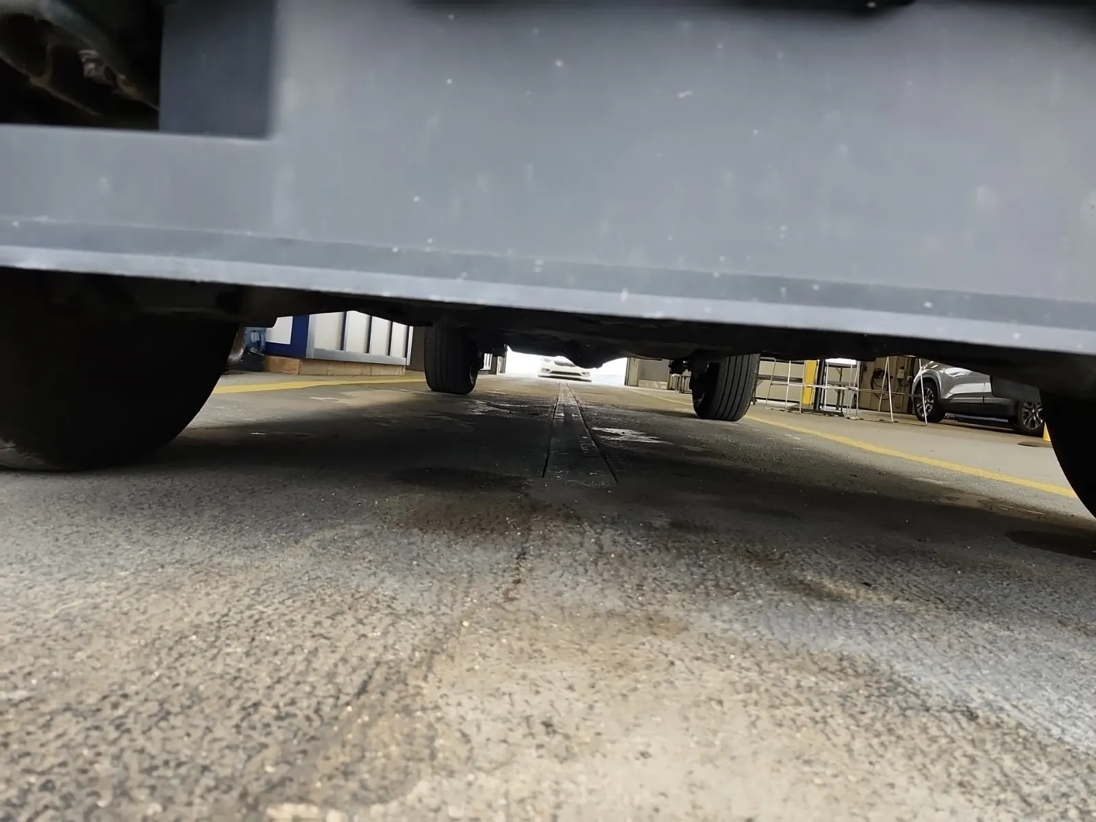 Undercarriage - Front Photo