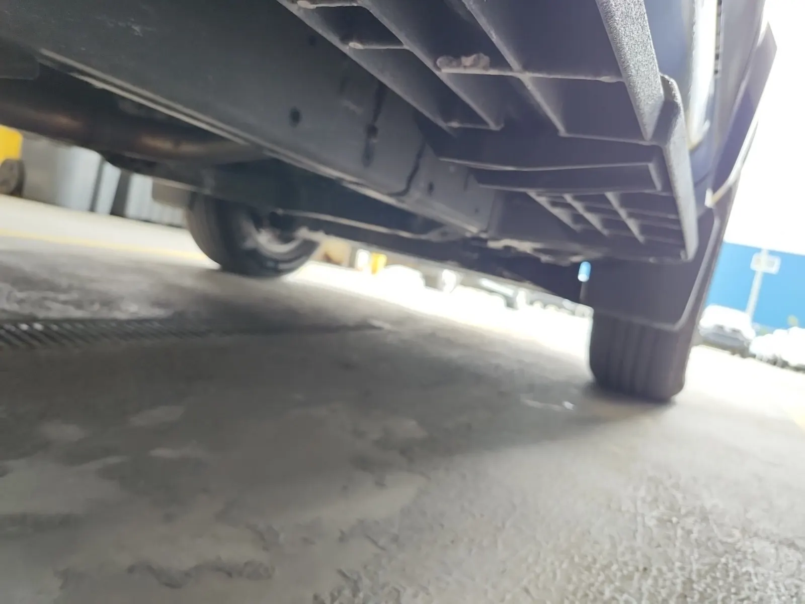 Undercarriage - Passenger Photo