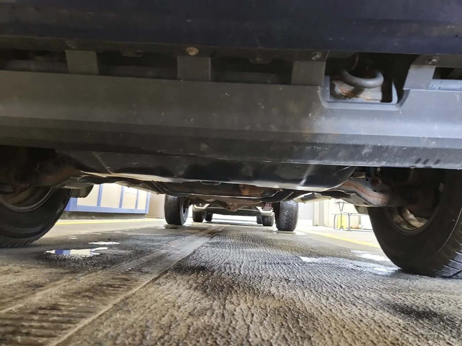 Undercarriage - Front Photo