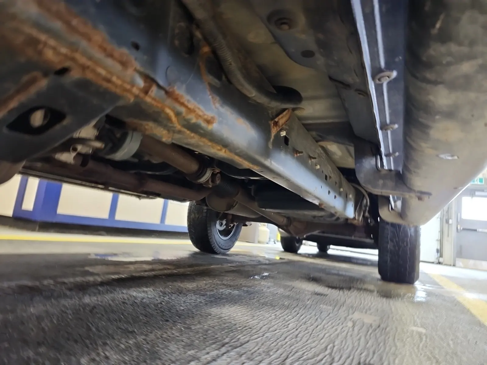 Undercarriage - Driver Photo