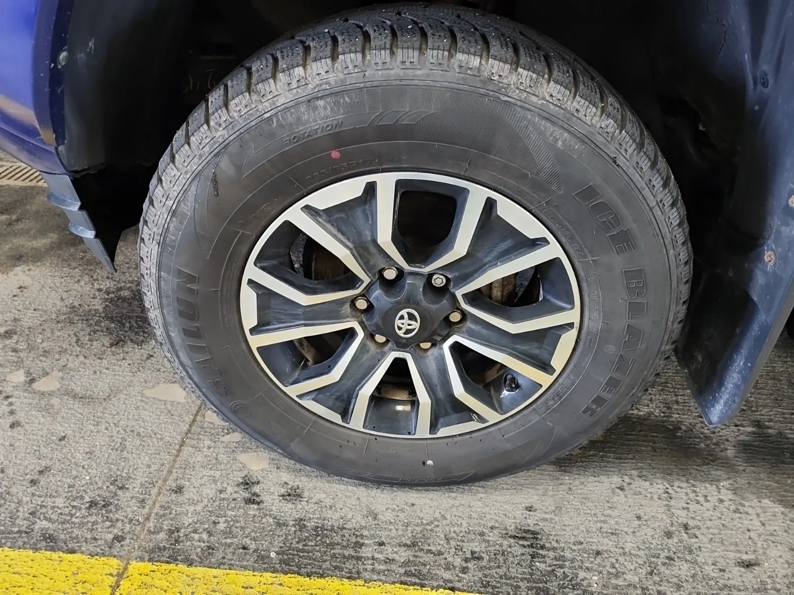 Front driver wheel/tire photo